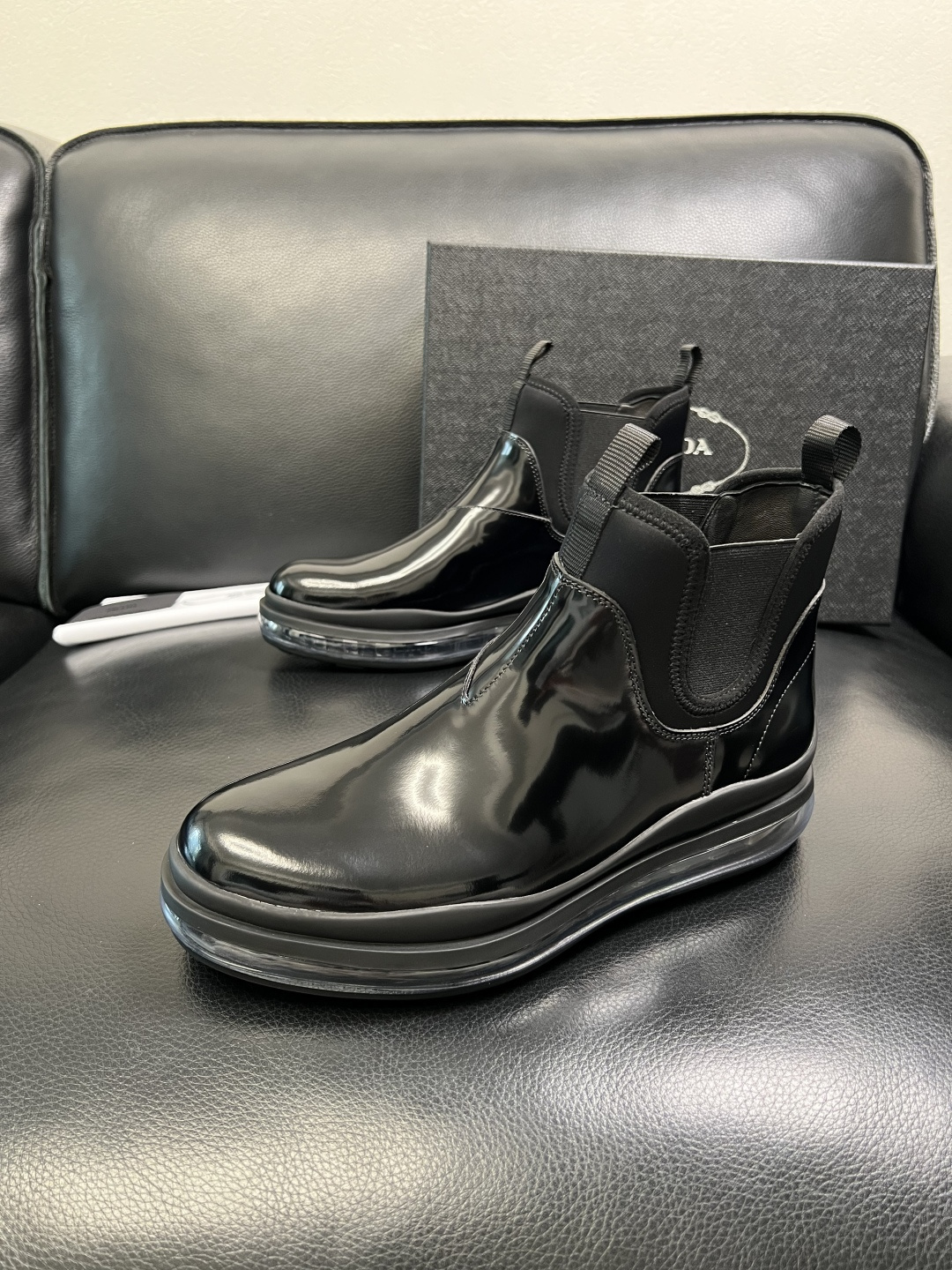 Prada 顶级工艺品，普拉达 专柜同步，靴子高帮原厂配置意大利进口牛皮拼布面料，进口牛皮内里垫，透气舒