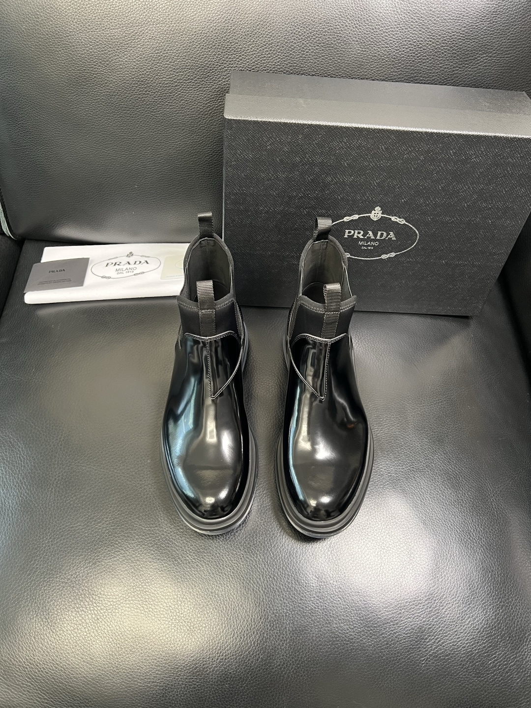 Prada 顶级工艺品，普拉达 专柜同步，靴子高帮原厂配置意大利进口牛皮拼布面料，进口牛皮内里垫，透气舒