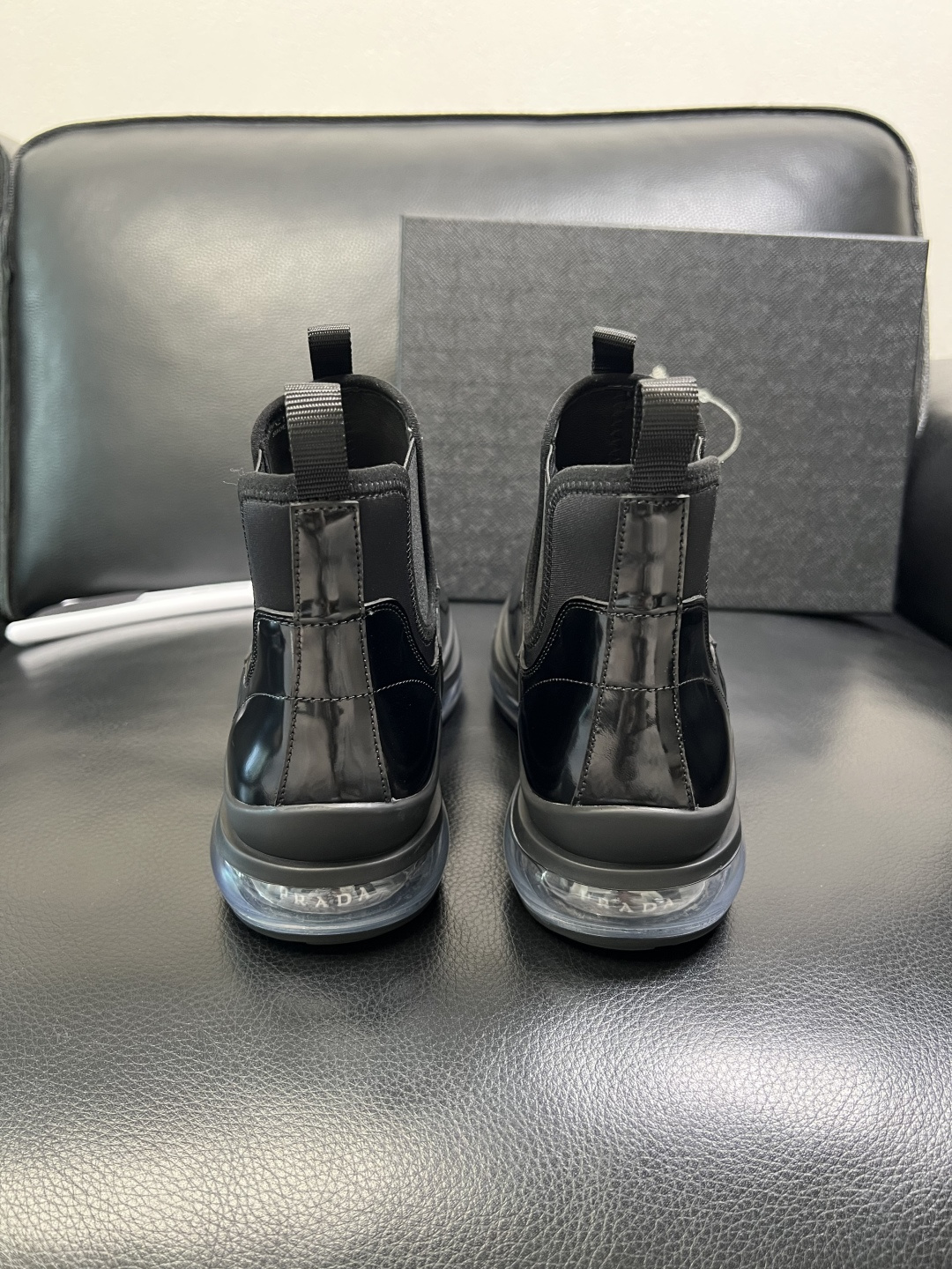 Prada 顶级工艺品，普拉达 专柜同步，靴子高帮原厂配置意大利进口牛皮拼布面料，进口牛皮内里垫，透气舒