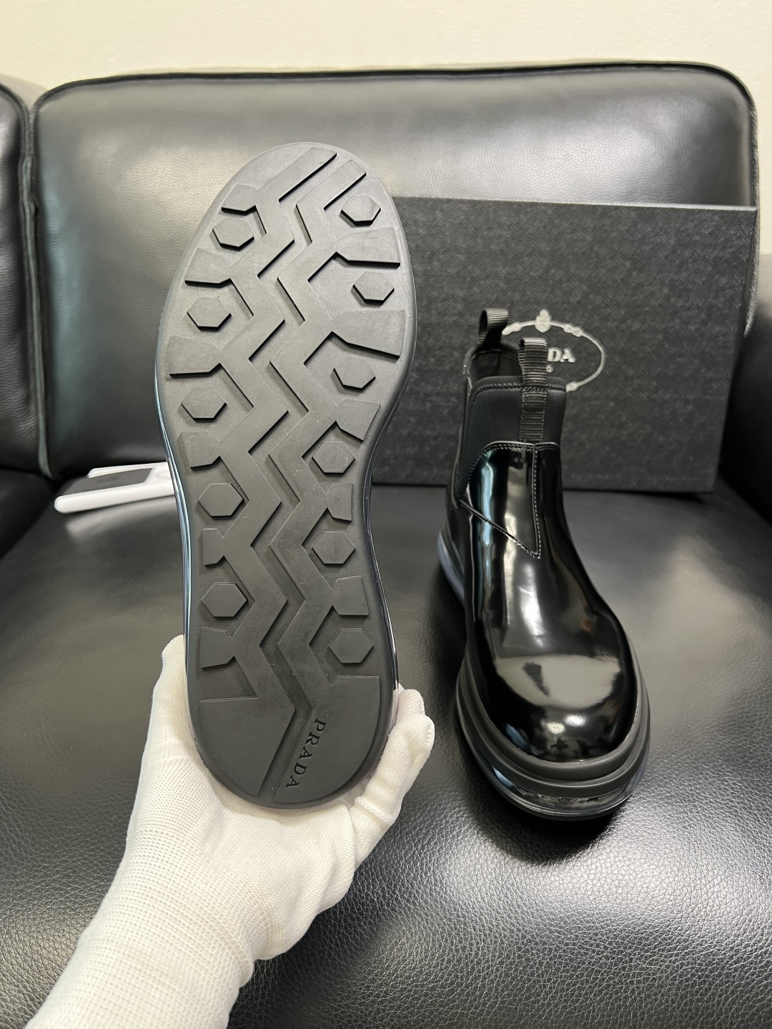 Prada 顶级工艺品，普拉达 专柜同步，靴子高帮原厂配置意大利进口牛皮拼布面料，进口牛皮内里垫，透气舒