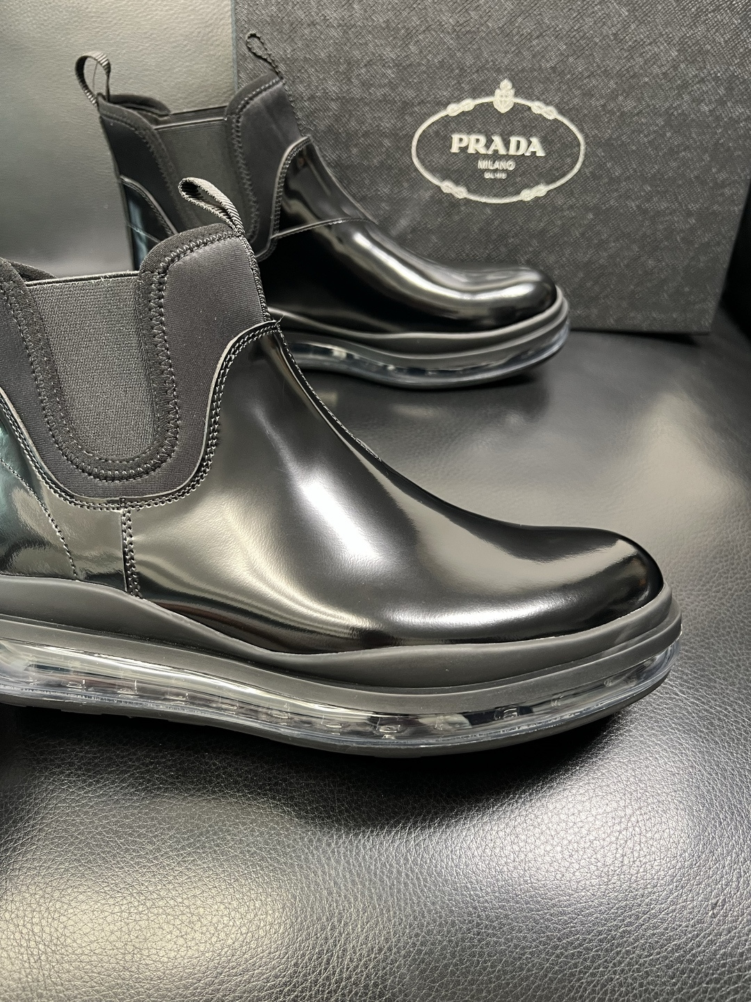 Prada 顶级工艺品，普拉达 专柜同步，靴子高帮原厂配置意大利进口牛皮拼布面料，进口牛皮内里垫，透气舒