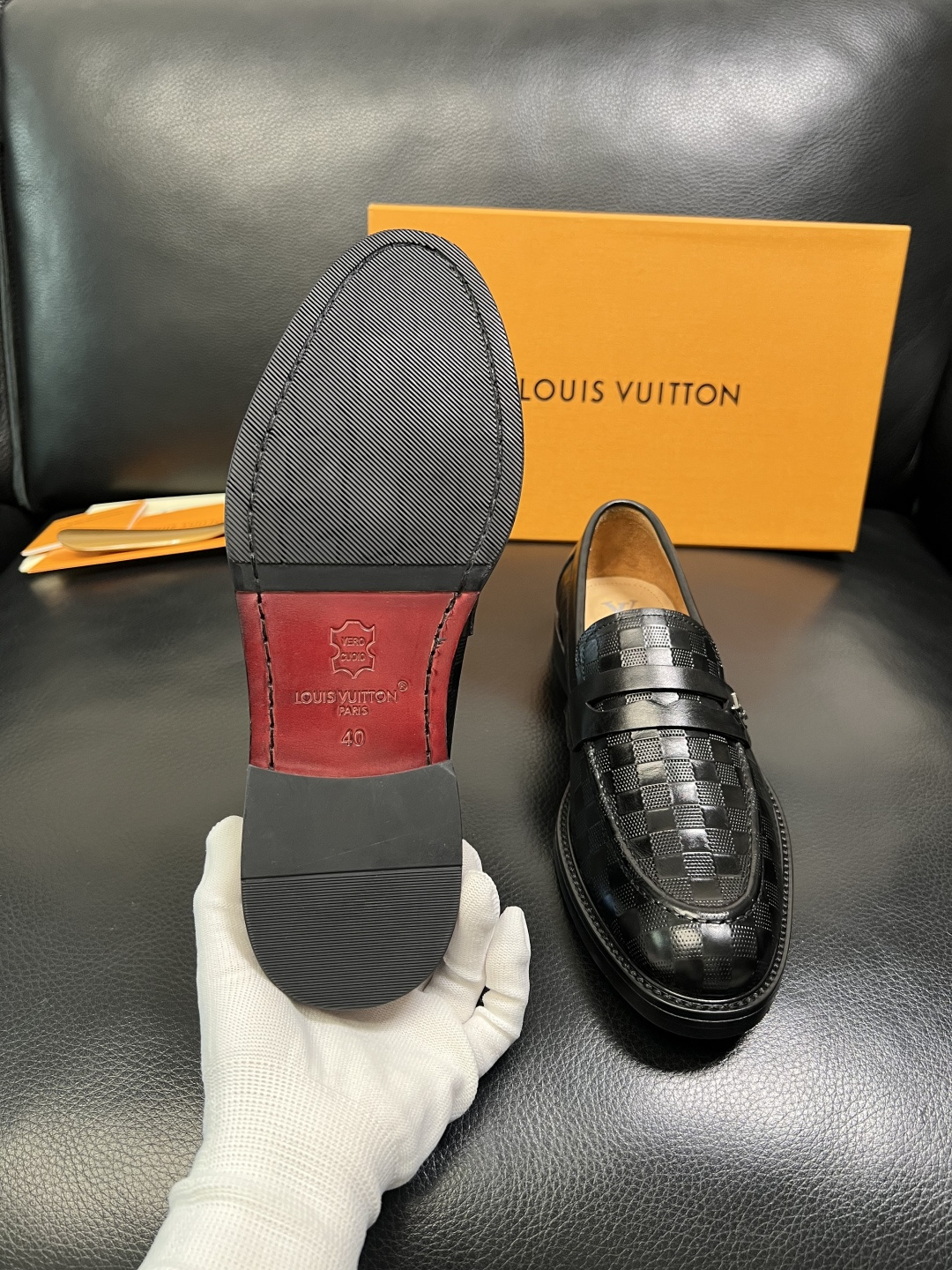 Lv 高品质 顶级工艺品 路易威登 皮鞋专柜同步原厂配置，鞋面意大利进口，进口水染牛皮内里，鞋底：原厂特