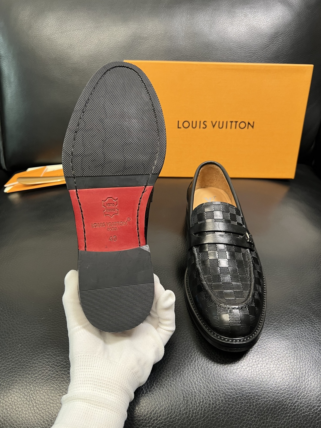 Lv 高品质 顶级工艺品 路易威登 皮鞋专柜同步原厂配置，鞋面意大利进口，进口水染牛皮内里，鞋底：原厂特