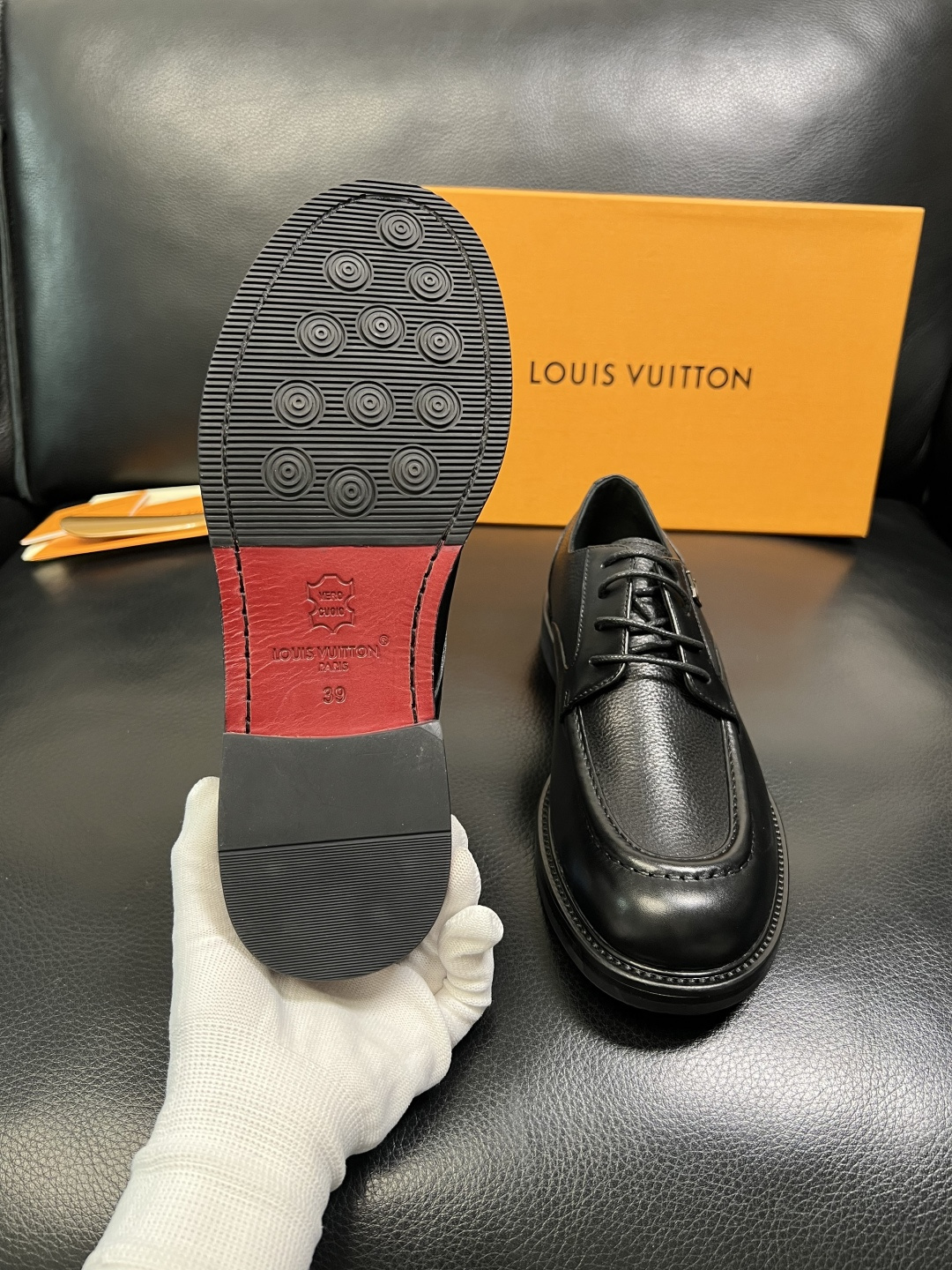 Lv 高品质 顶级工艺品 路易威登 皮鞋专柜同步原厂配置，鞋面意大利进口，进口水染牛皮内里，鞋底：原厂特