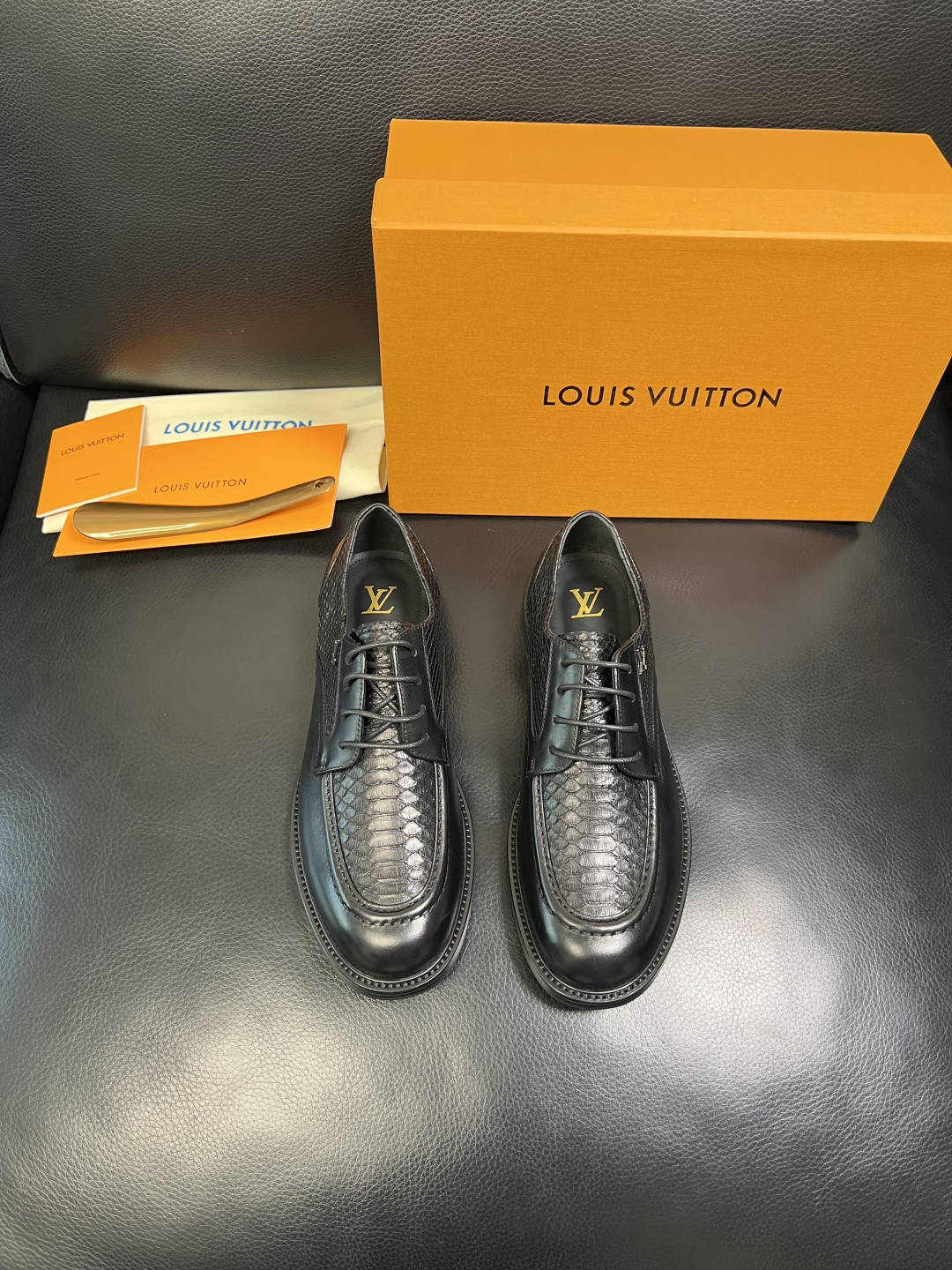 Lv 高品质 顶级工艺品 路易威登 皮鞋专柜同步原厂配置，蛇皮鞋面意大利进口，进口水染牛皮内里，鞋底：原