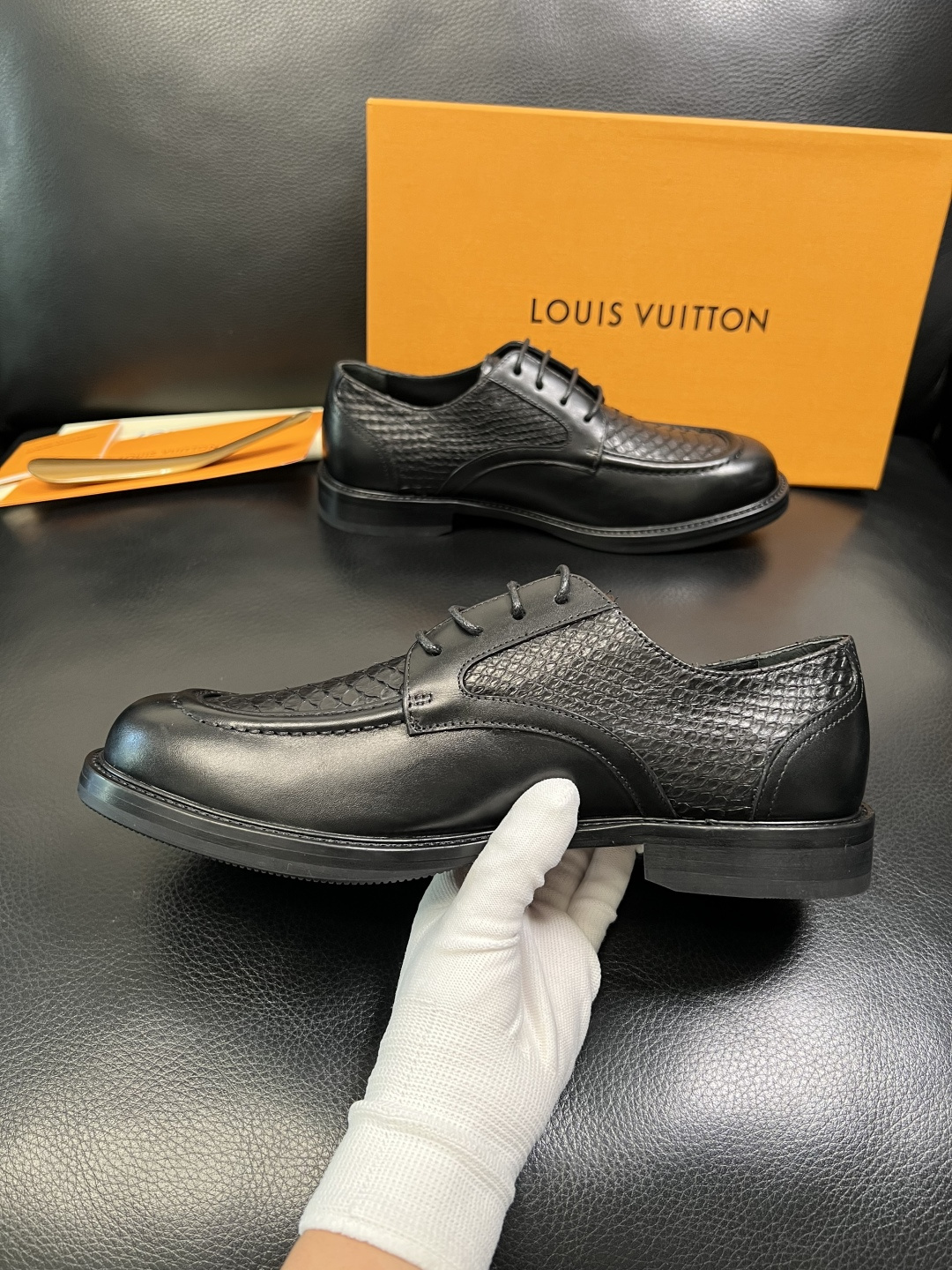 Lv 高品质 顶级工艺品 路易威登 皮鞋专柜同步原厂配置，蛇皮鞋面意大利进口，进口水染牛皮内里，鞋底：原