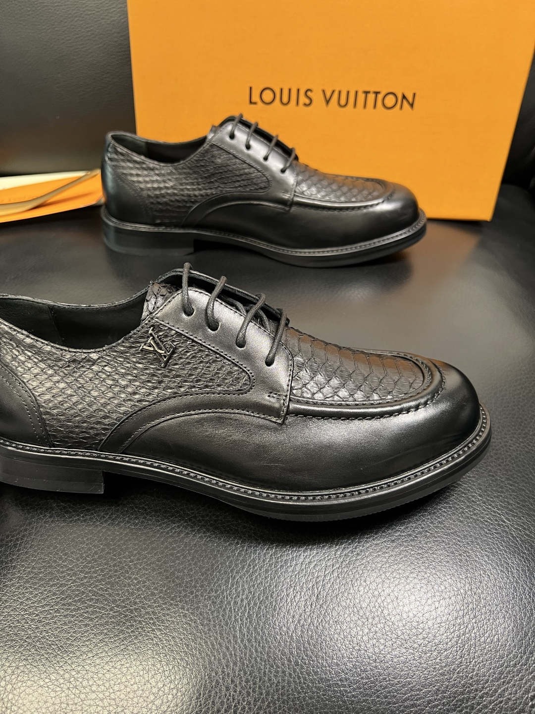 Lv 高品质 顶级工艺品 路易威登 皮鞋专柜同步原厂配置，蛇皮鞋面意大利进口，进口水染牛皮内里，鞋底：原