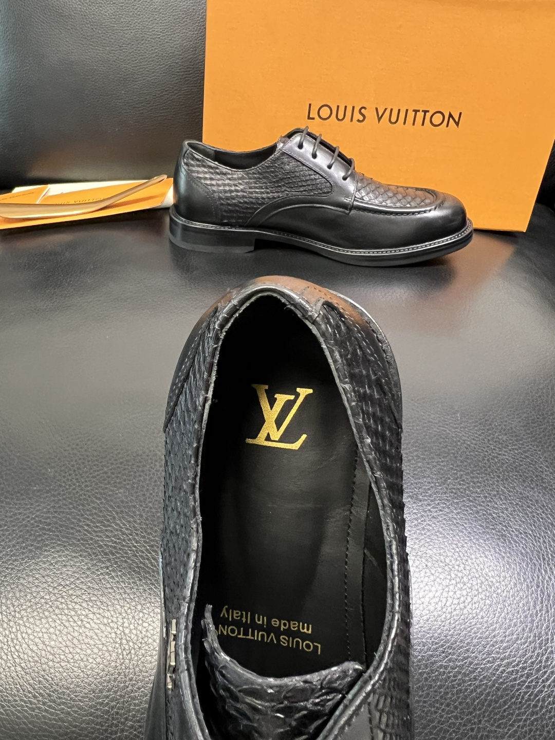 Lv 高品质 顶级工艺品 路易威登 皮鞋专柜同步原厂配置，蛇皮鞋面意大利进口，进口水染牛皮内里，鞋底：原