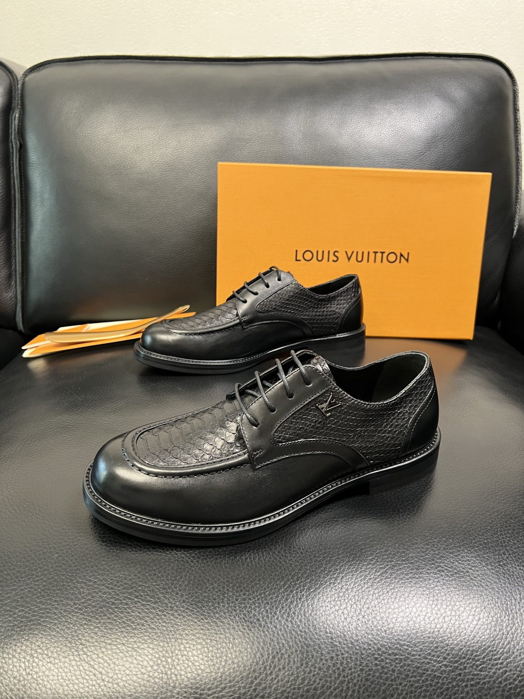 Lv 高品质 顶级工艺品 路易威登 皮鞋专柜同步原厂配置，蛇皮鞋面意大利进口，进口水染牛皮内里，鞋底：原