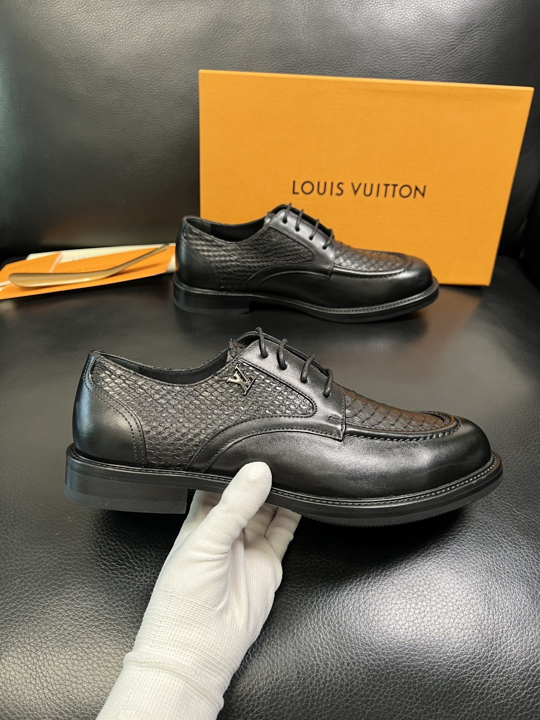 Lv 高品质 顶级工艺品 路易威登 皮鞋专柜同步原厂配置，蛇皮鞋面意大利进口，进口水染牛皮内里，鞋底：原