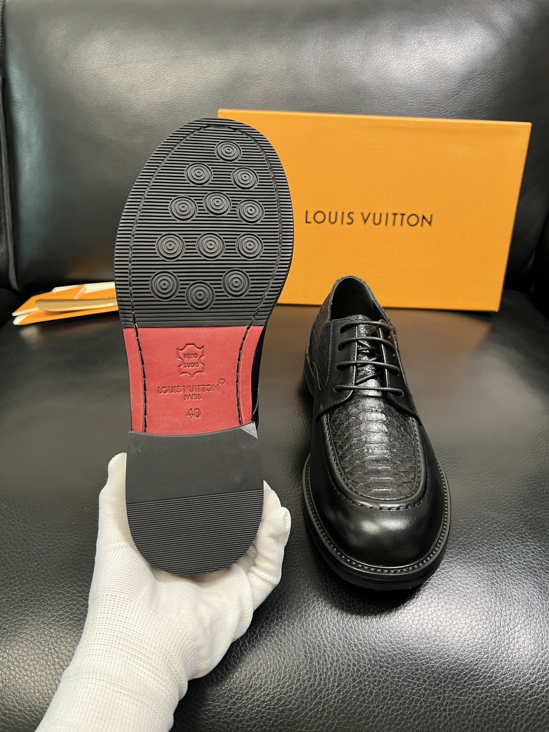 Lv 高品质 顶级工艺品 路易威登 皮鞋专柜同步原厂配置，蛇皮鞋面意大利进口，进口水染牛皮内里，鞋底：原