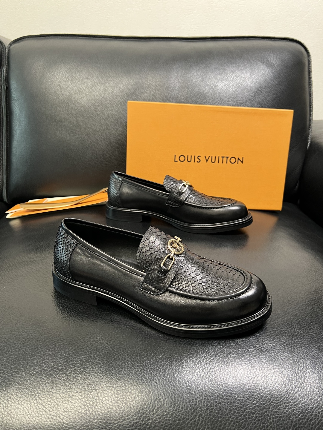 NO:704694,Lv high quality top handicrafts Louis Vuitton leather shoes counter synchronized with original factory configuration, snakeskin upper imported from Italy, imported water-dyed cowhide lining, original factory special supply of original genuine leather sole, original factory and single goods, welcome to compare, code number 39-44 (customized 38 45 46),, louis vuitton, louis vuitton, cowhide, snakeskin19860909Lv 高品质 顶级工艺品路易威登 皮鞋专柜同步原厂配置,蛇皮鞋面意大利进口,进口水染牛皮内里,鞋底原厂特供原版真皮底,原厂跟单货,欢迎对比,码数 39-44（订做38 45 46）,,louis vuitton,louis vuitton,cowhide,snakeskin,Men's shoes