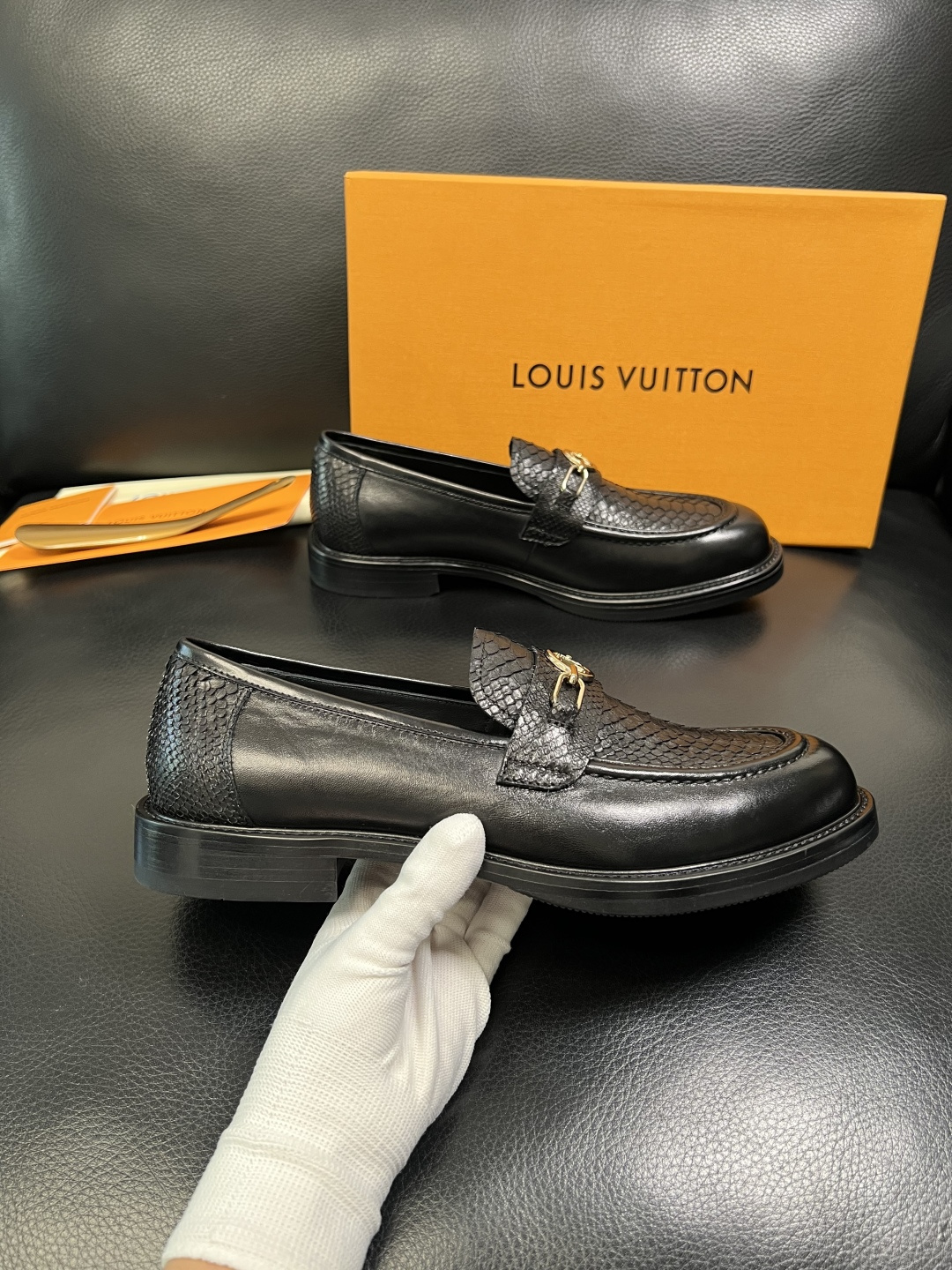 Lv 高品质 顶级工艺品 路易威登 皮鞋专柜同步原厂配置，蛇皮鞋面意大利进口，进口水染牛皮内里，鞋底：原