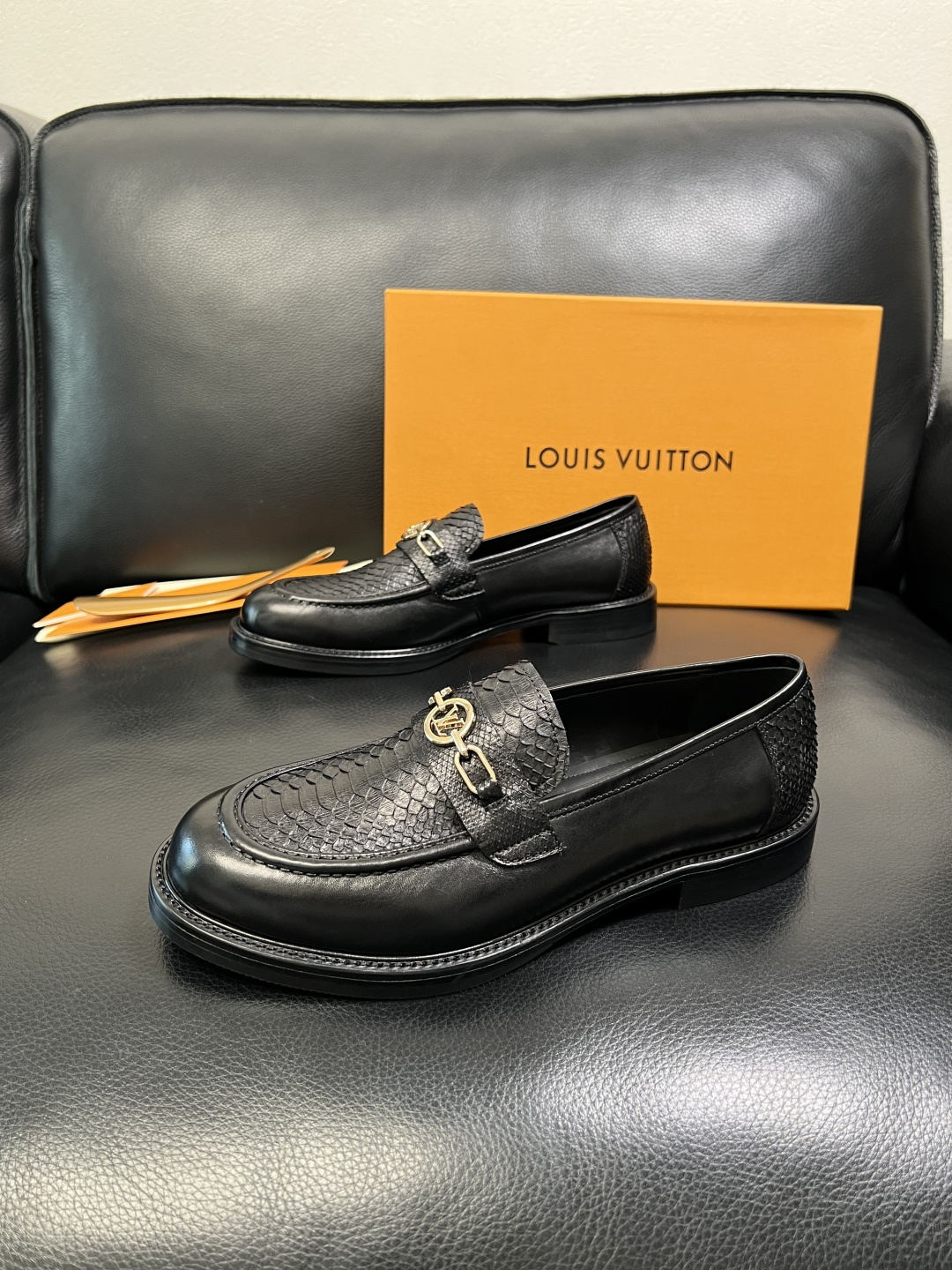 Lv 高品质 顶级工艺品 路易威登 皮鞋专柜同步原厂配置，蛇皮鞋面意大利进口，进口水染牛皮内里，鞋底：原