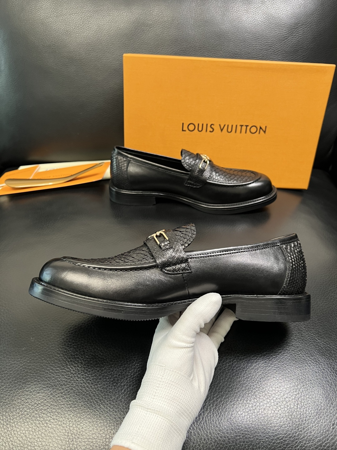 Lv 高品质 顶级工艺品 路易威登 皮鞋专柜同步原厂配置，蛇皮鞋面意大利进口，进口水染牛皮内里，鞋底：原