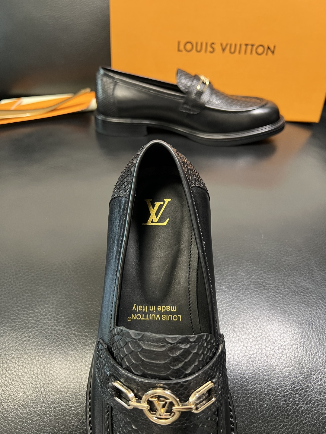 Lv 高品质 顶级工艺品 路易威登 皮鞋专柜同步原厂配置，蛇皮鞋面意大利进口，进口水染牛皮内里，鞋底：原