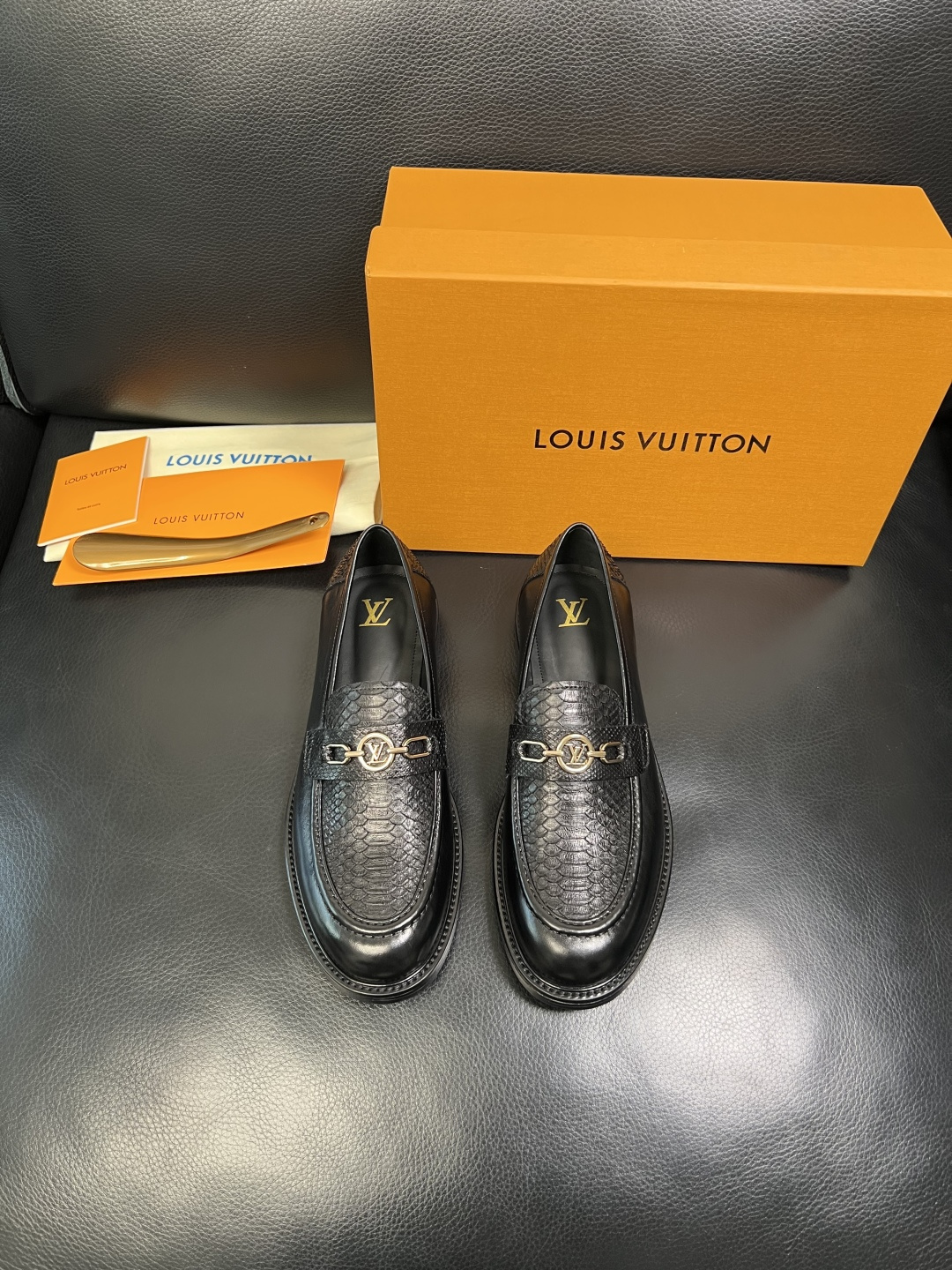 Lv 高品质 顶级工艺品 路易威登 皮鞋专柜同步原厂配置，蛇皮鞋面意大利进口，进口水染牛皮内里，鞋底：原