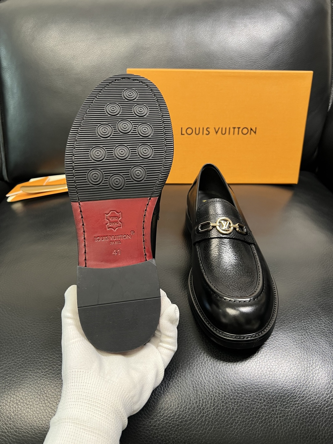 Lv 高品质 顶级工艺品 路易威登 皮鞋专柜同步原厂配置，鞋面意大利进口，进口水染牛皮内里，鞋底：原厂特