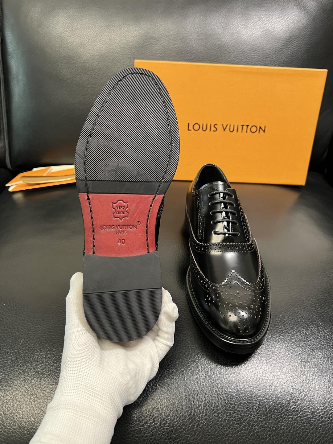 Lv 高品质 顶级工艺品 路易威登 皮鞋专柜同步原厂配置，鞋面意大利进口，进口水染牛皮内里，鞋底：原厂特