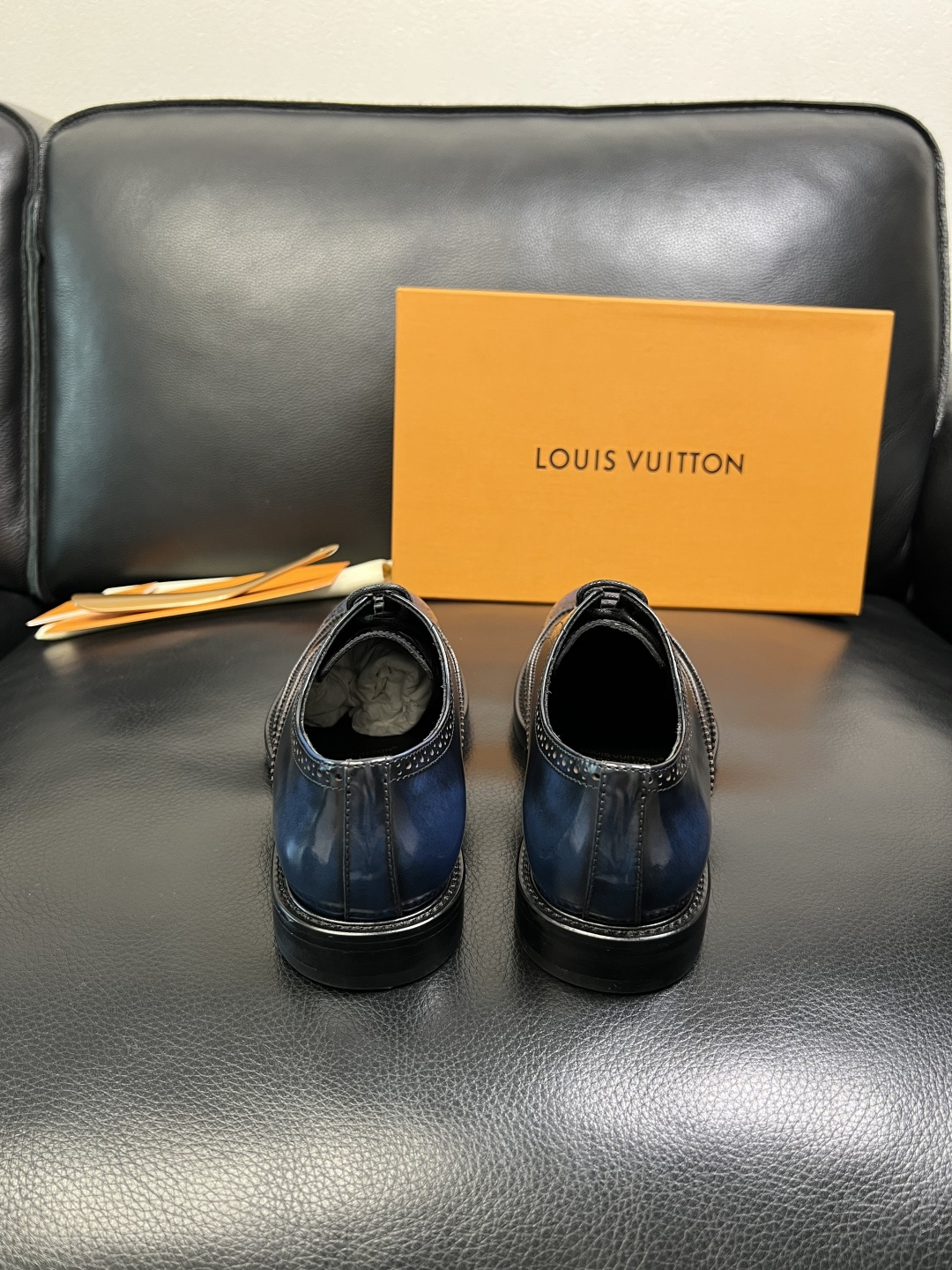 Lv 高品质 顶级工艺品 路易威登 皮鞋专柜同步原厂配置，鞋面意大利进口，进口水染牛皮内里，鞋底：原厂特