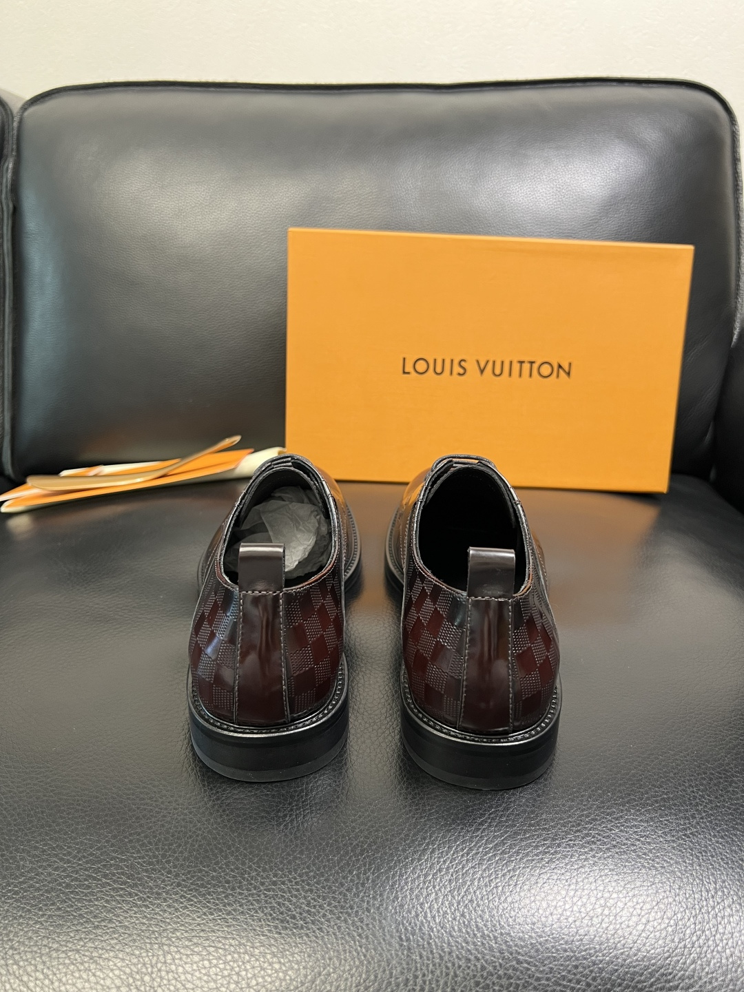 Lv 高品质 顶级工艺品 路易威登 皮鞋专柜同步原厂配置，鞋面意大利进口，进口水染牛皮内里，鞋底：原厂特