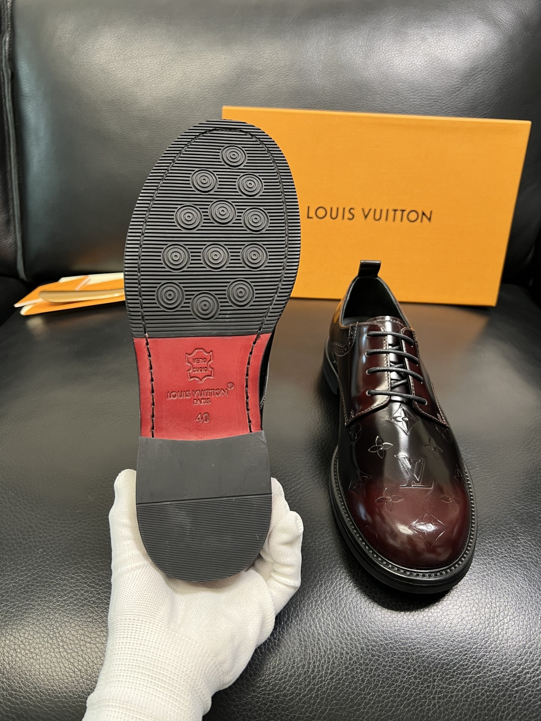 Lv 高品质 顶级工艺品 路易威登 皮鞋专柜同步原厂配置，鞋面意大利进口，进口水染牛皮内里，鞋底：原厂特