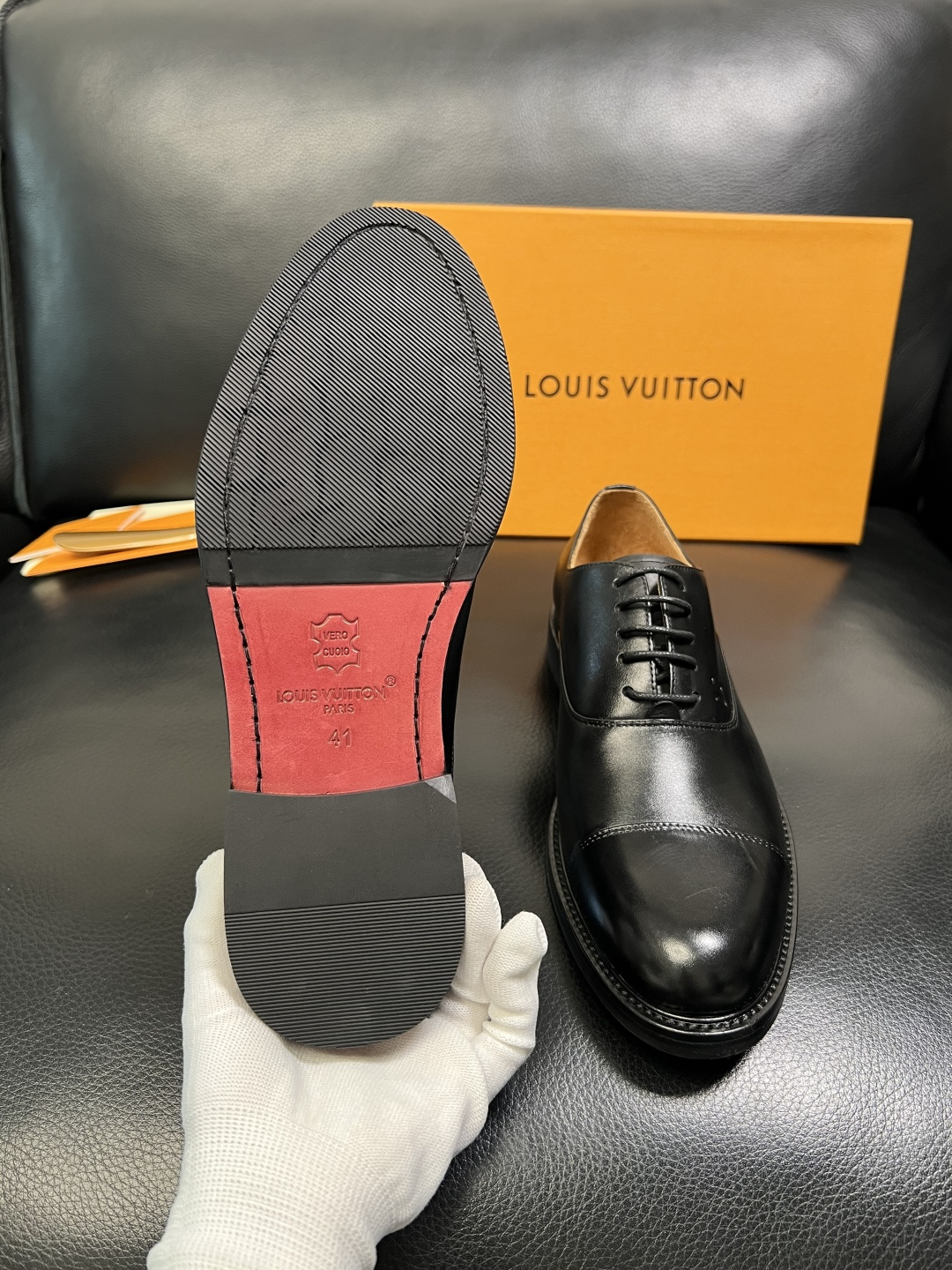 Lv 高品质 顶级工艺品 路易威登 皮鞋专柜同步原厂配置，鞋面意大利进口，进口水染牛皮内里，鞋底：原厂特