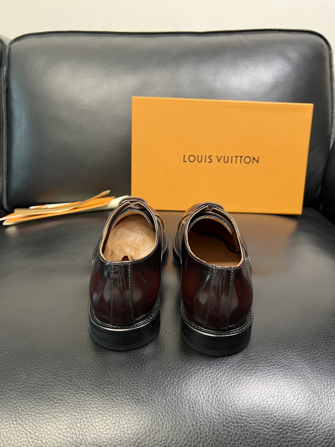 Lv 高品质 顶级工艺品 路易威登 皮鞋专柜同步原厂配置，鞋面意大利进口，进口水染牛皮内里，鞋底：原厂特