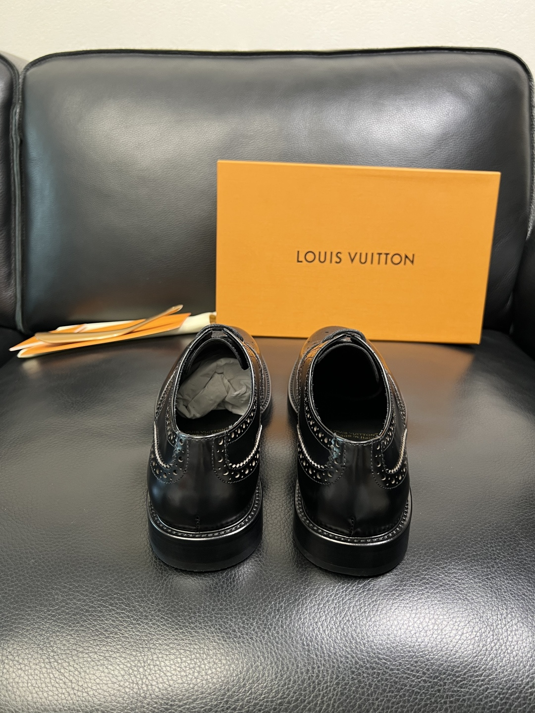 Lv 高品质 顶级工艺品 路易威登 皮鞋专柜同步原厂配置，鞋面意大利进口，进口水染牛皮内里，鞋底：原厂特