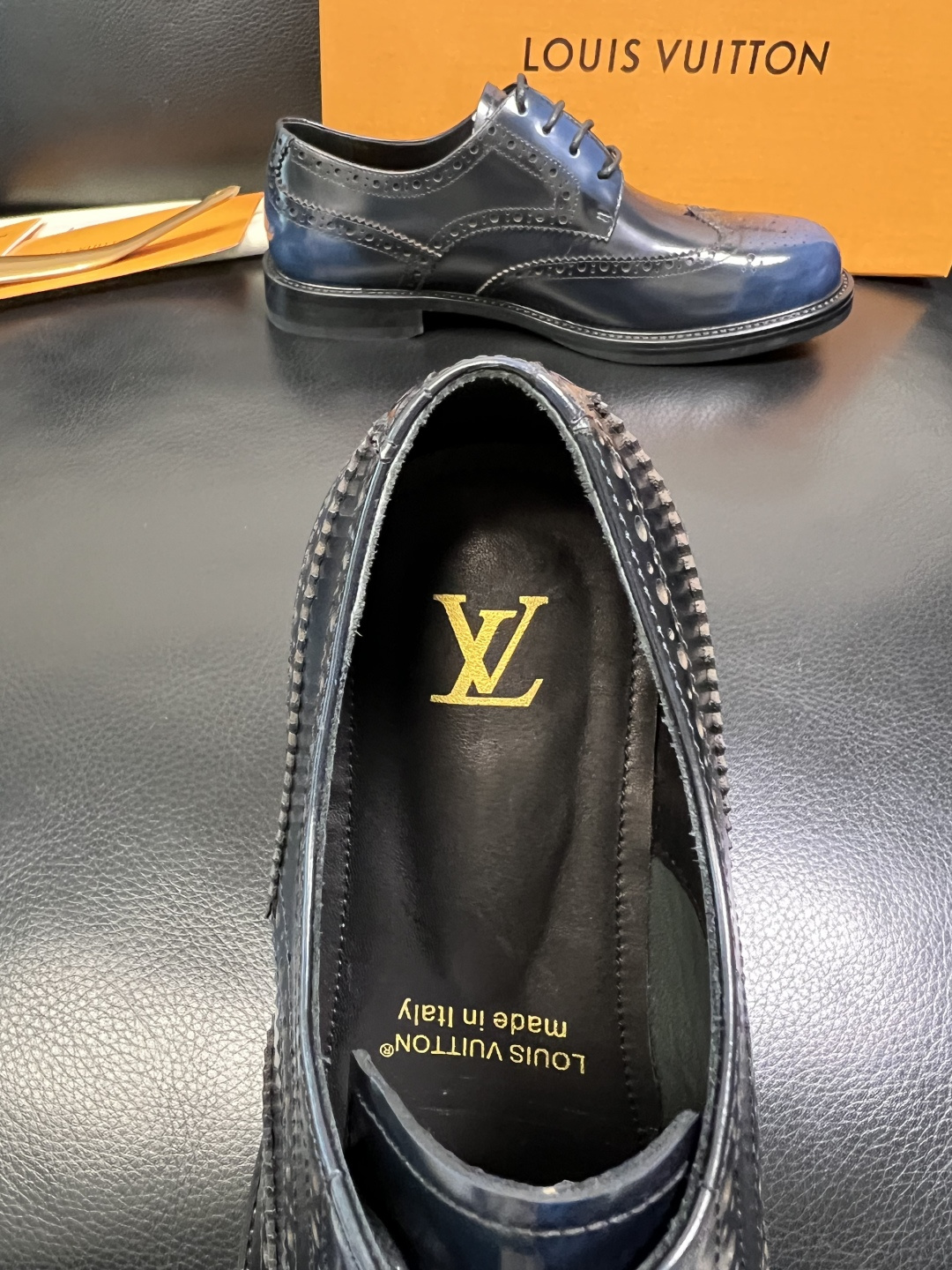 Lv 高品质 顶级工艺品 路易威登 皮鞋专柜同步原厂配置，鞋面意大利进口，进口水染牛皮内里，鞋底：原厂特