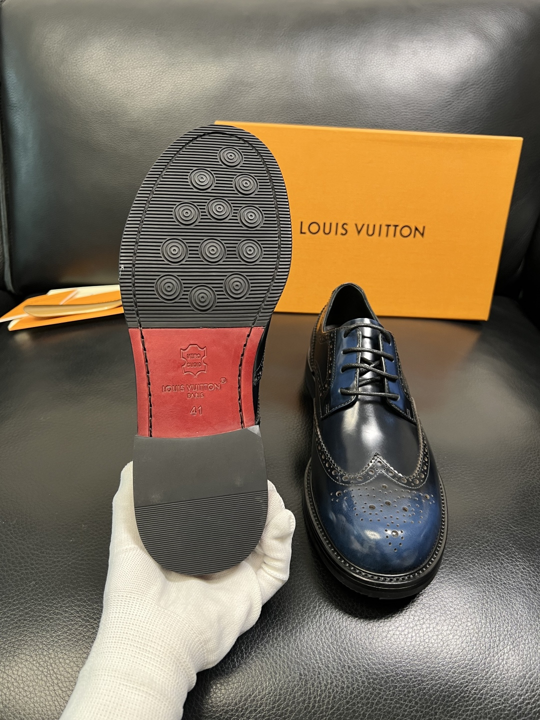 Lv 高品质 顶级工艺品 路易威登 皮鞋专柜同步原厂配置，鞋面意大利进口，进口水染牛皮内里，鞋底：原厂特