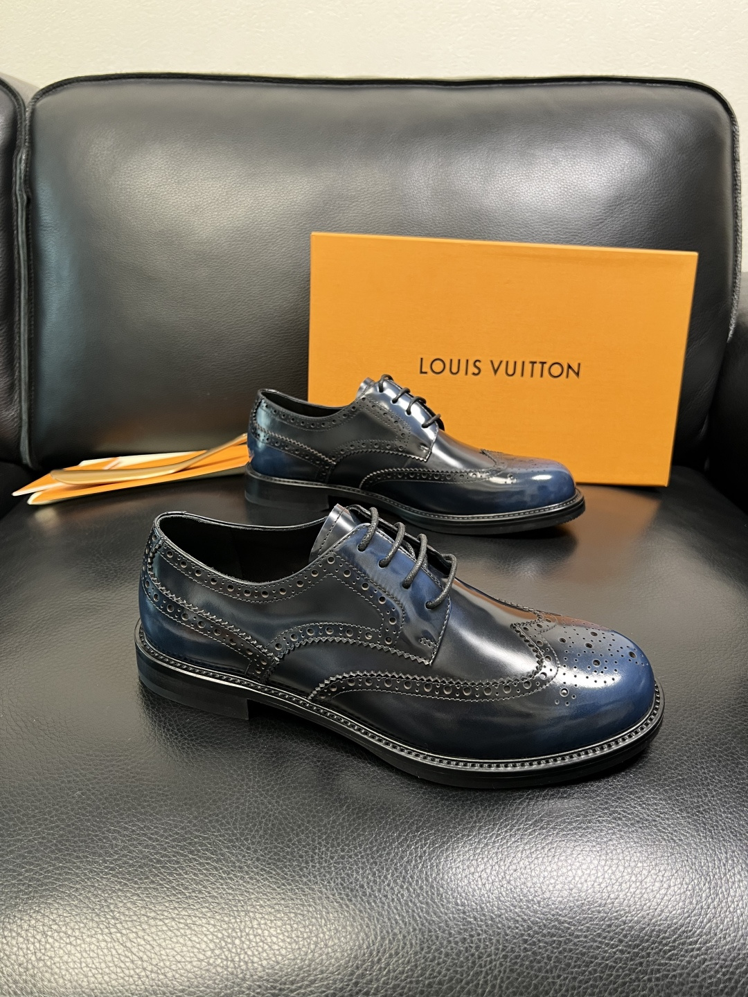 NO:704695,Lv high quality top handicraft Louis Vuitton leather shoes counter with original configuration, uppers imported from Italy, imported water-dyed cowhide lining, soles specially supplied with original genuine leather soles, original factory and single goods, welcome to compare, code number 39-44 (customized 38 45 46),, louis vuitton, louis vuitton, cowhide19860909Lv 高品质 顶级工艺品路易威登 皮鞋专柜同步原厂配置,鞋面意大利进口,进口水染牛皮内里,鞋底原厂特供原版真皮底,原厂跟单货,欢迎对比,码数 39-44（订做38 45 46）,,louis vuitton,louis vuitton,cowhide,Men's shoes