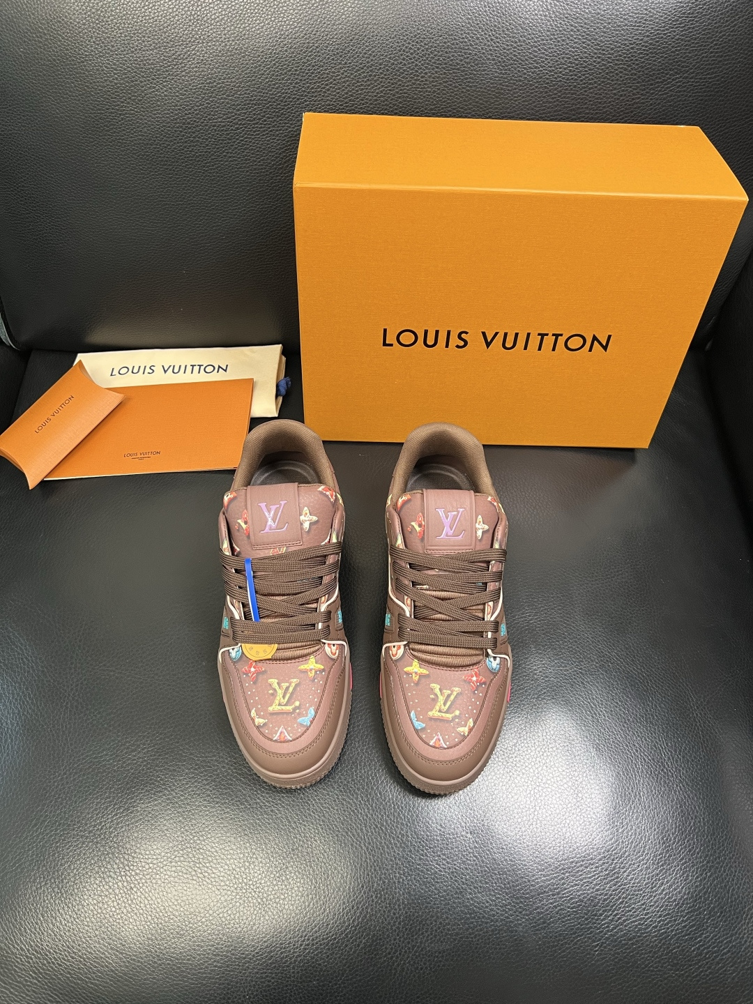 Lv 高品质 顶级工艺品 路易威登，专柜同步原厂配置，鞋面意大利进口，高品质拼接缤纷色彩复杂工艺品，进口