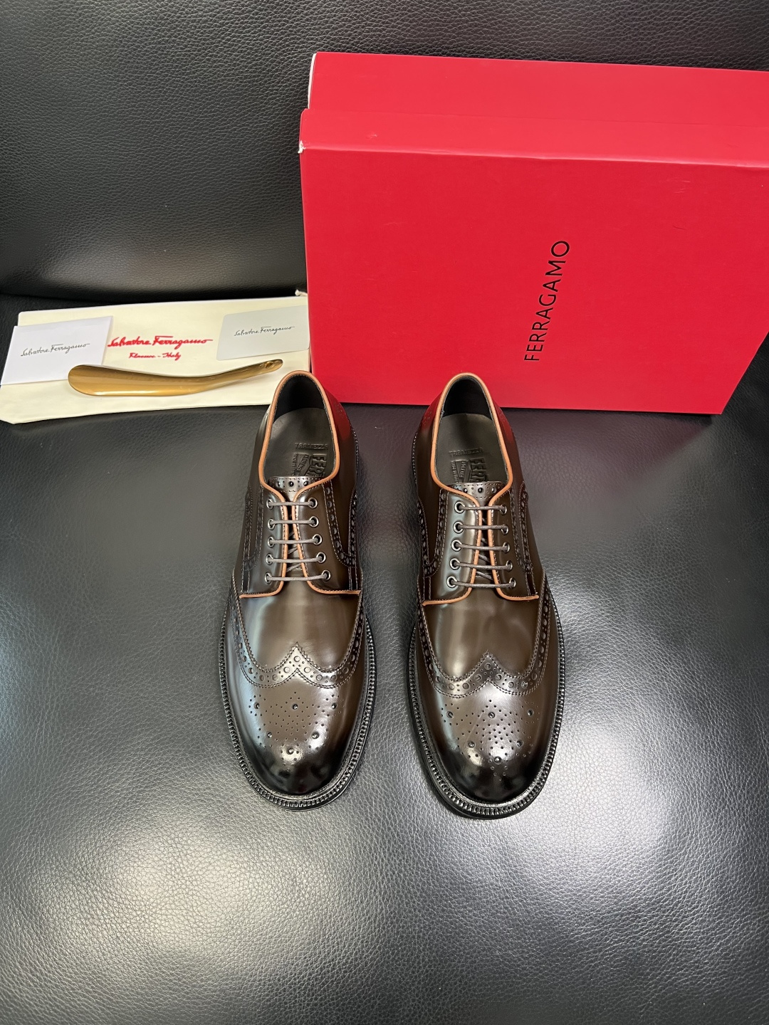 Ferragamo 高品质 顶级工艺品 菲拉格慕 皮鞋 专柜同步发售原厂配置，意大利进口原版牛皮，进口水