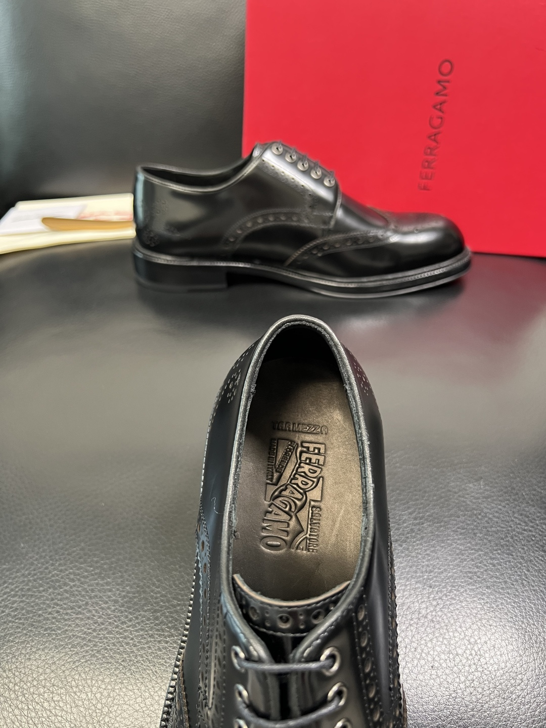 Ferragamo 高品质 顶级工艺品 菲拉格慕 皮鞋 专柜同步发售原厂配置，意大利进口原版牛皮，进口水