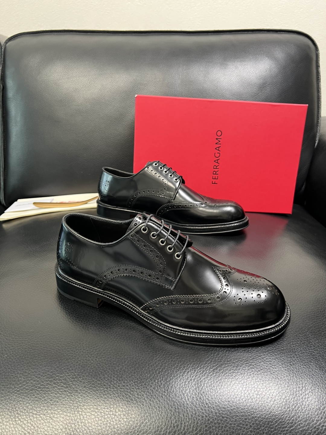 NO:704790,Ferragamo high-quality top craftsmanship Ferragamo leather shoes are sold simultaneously at the counter with original configuration, original cowhide imported from Italy, imported water-dyed cowhide, soles specially provided by the original factory and super comfortable, original factory and single goods, welcome to compare at the counter simultaneously, code number 39-44 (order 38 45 46), ferragamo, ferragamo, cowhide19860909Ferragamo 高品质 顶级工艺品 菲拉格慕皮鞋 专柜同步发售原厂配置,意大利进口原版牛皮,进口水染牛里 ,鞋底原厂特供原版底超级舒适,原厂跟单货 ,欢迎对比专柜同步,码数 39-44（订38 45 46）,,ferragamo,ferragamo,cowhide,Men's shoes