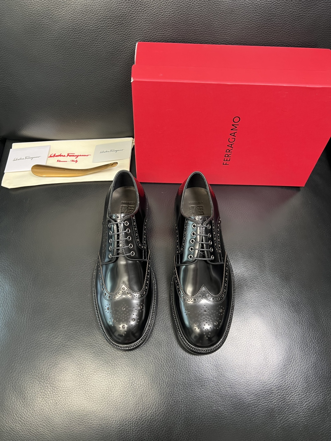 Ferragamo 高品质 顶级工艺品 菲拉格慕 皮鞋 专柜同步发售原厂配置，意大利进口原版牛皮，进口水