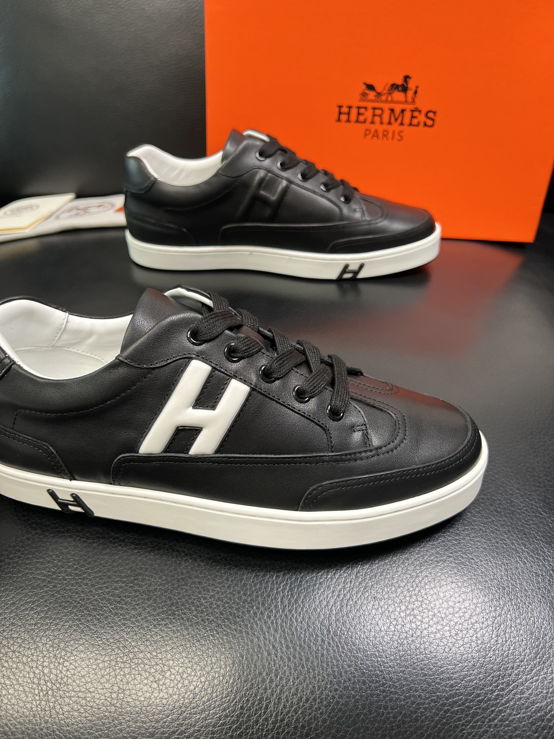 Hermes 高品质 顶级工艺品 爱马仕 专柜同步发售原厂配置，意大利进口原版牛皮面料，高品质拼接工艺，