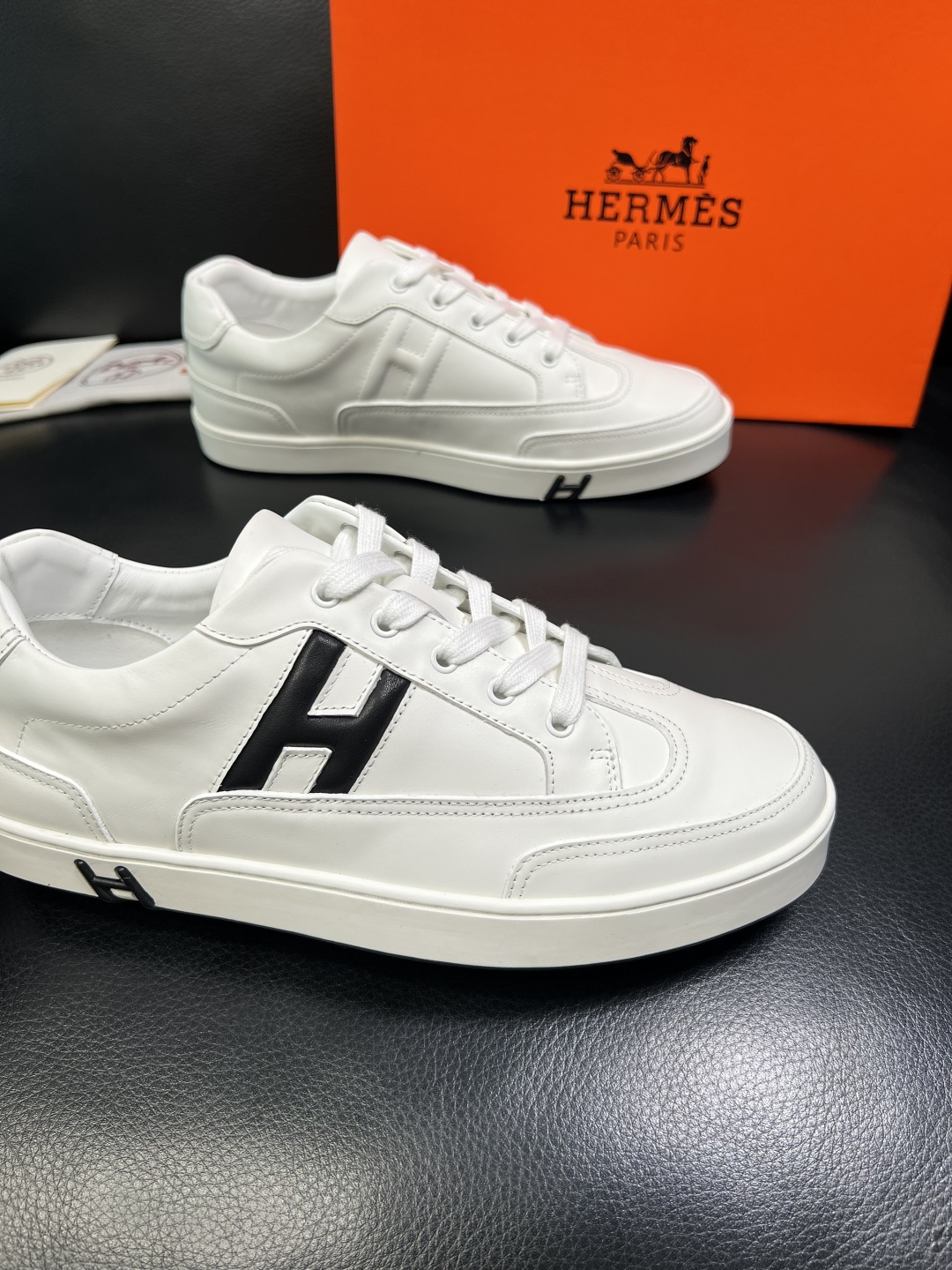 Hermes 高品质 顶级工艺品 爱马仕 专柜同步发售原厂配置，意大利进口原版牛皮面料，高品质拼接工艺，