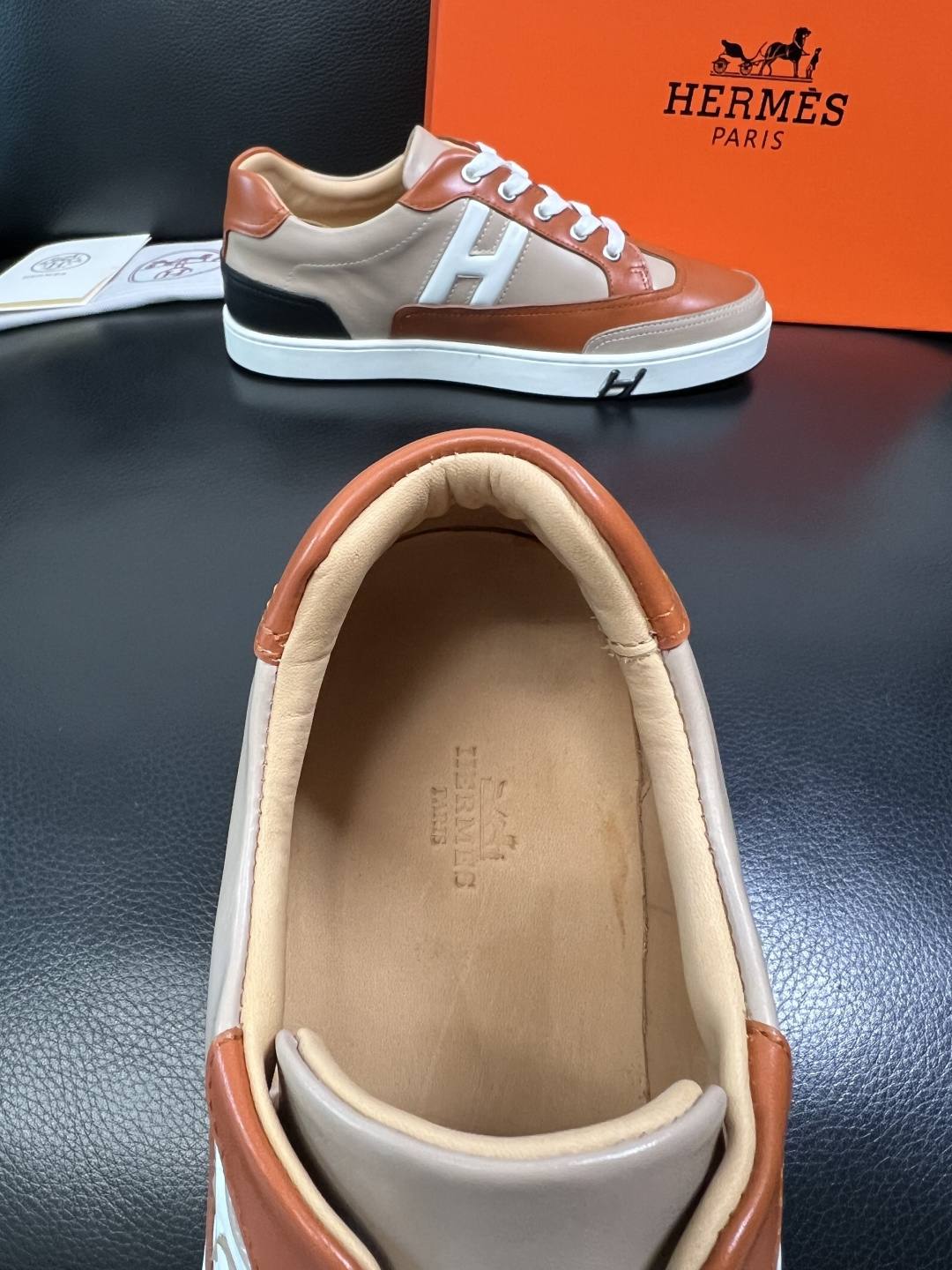 Hermes 高品质 顶级工艺品 爱马仕 专柜同步发售原厂配置，意大利进口原版牛皮面料，高品质拼接工艺，