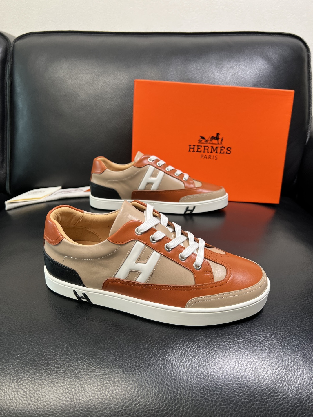 Hermes 高品质 顶级工艺品 爱马仕 专柜同步发售原厂配置，意大利进口原版牛皮面料，高品质拼接工艺，