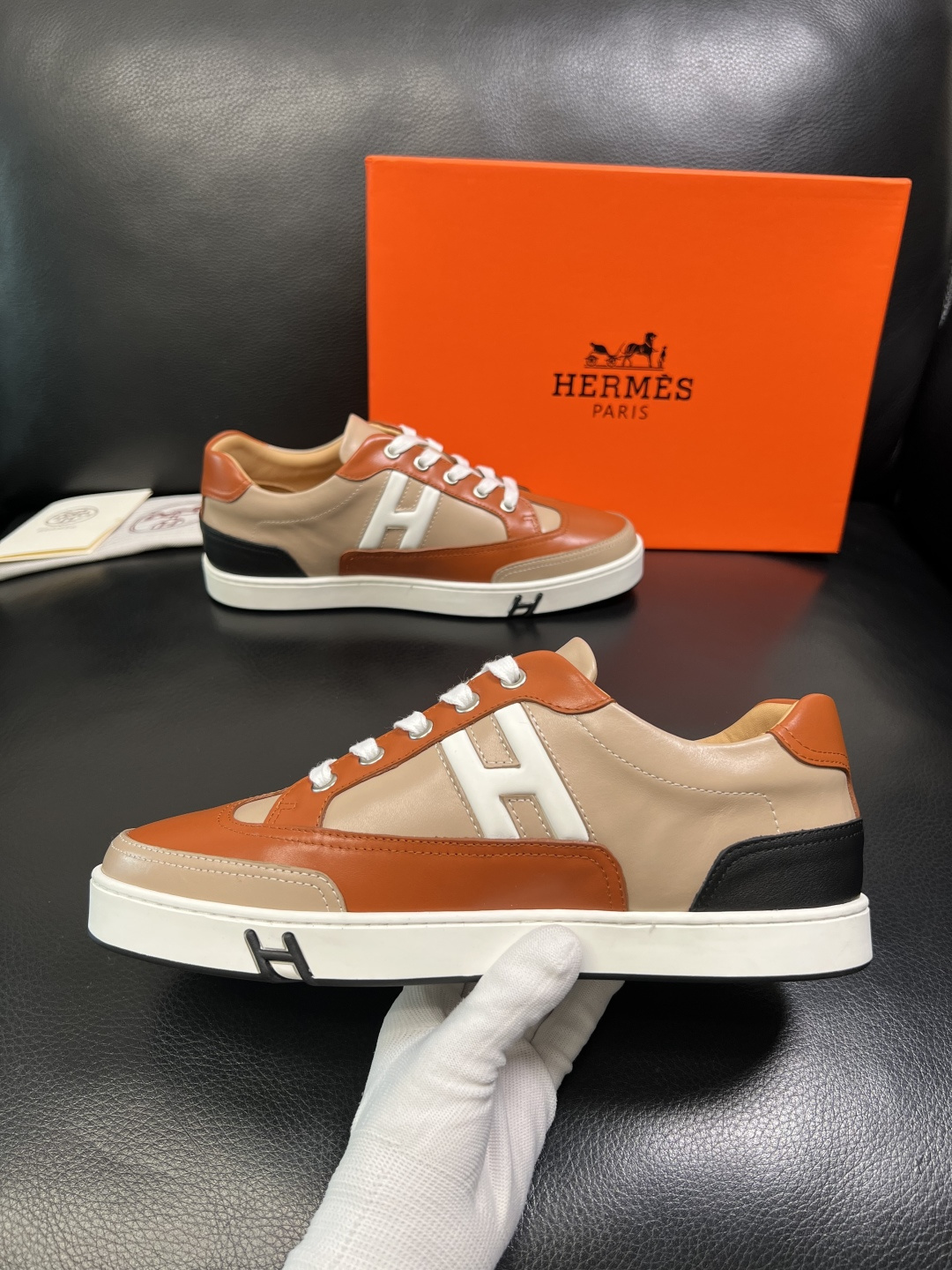 Hermes 高品质 顶级工艺品 爱马仕 专柜同步发售原厂配置，意大利进口原版牛皮面料，高品质拼接工艺，