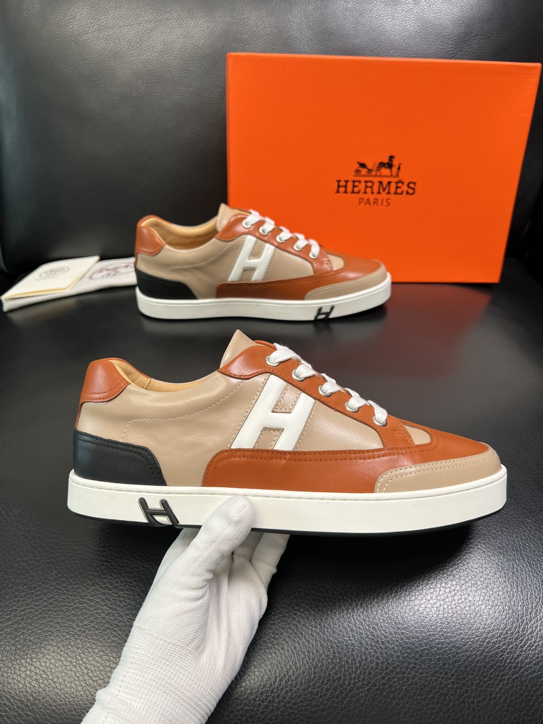 Hermes 高品质 顶级工艺品 爱马仕 专柜同步发售原厂配置，意大利进口原版牛皮面料，高品质拼接工艺，