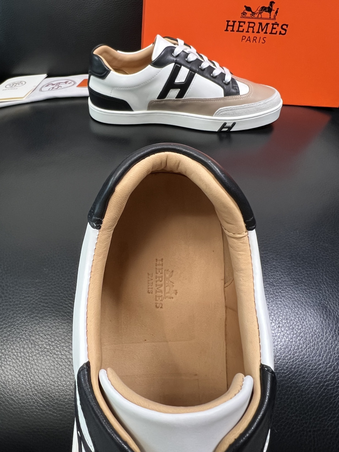 Hermes 高品质 顶级工艺品 爱马仕 专柜同步发售原厂配置，意大利进口原版牛皮面料，高品质拼接工艺，