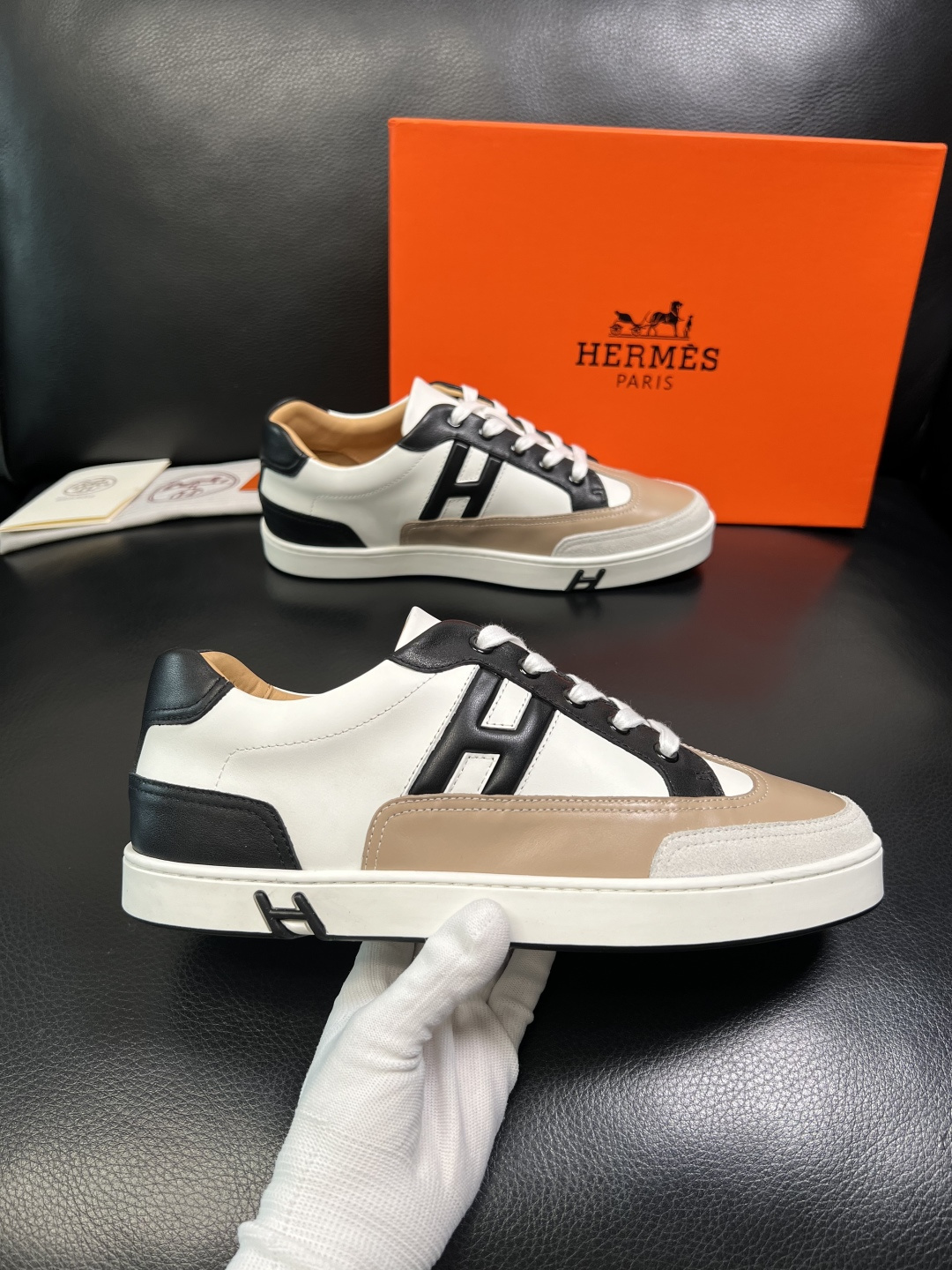 Hermes 高品质 顶级工艺品 爱马仕 专柜同步发售原厂配置，意大利进口原版牛皮面料，高品质拼接工艺，