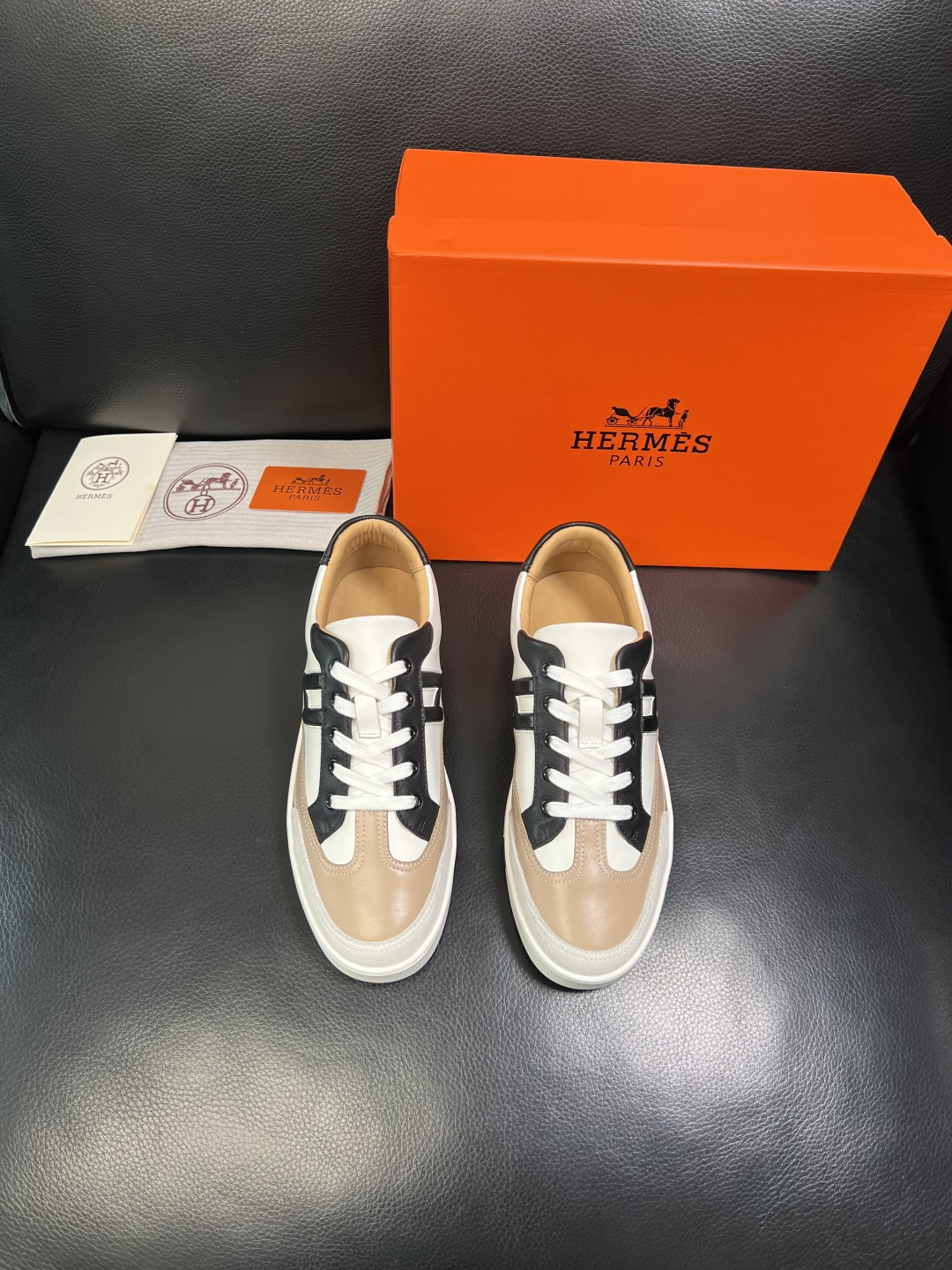 Hermes 高品质 顶级工艺品 爱马仕 专柜同步发售原厂配置，意大利进口原版牛皮面料，高品质拼接工艺，