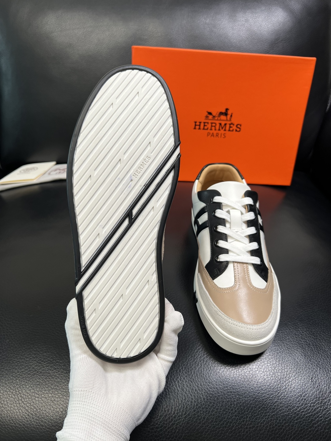 Hermes 高品质 顶级工艺品 爱马仕 专柜同步发售原厂配置，意大利进口原版牛皮面料，高品质拼接工艺，