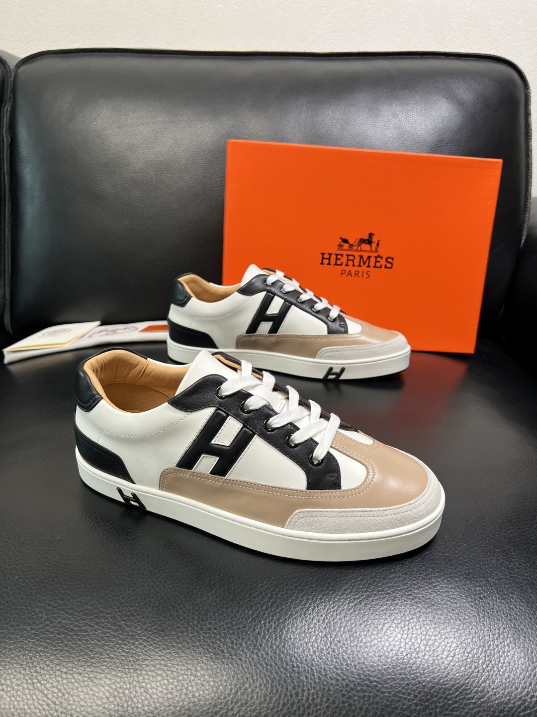 Hermes 高品质 顶级工艺品 爱马仕 专柜同步发售原厂配置，意大利进口原版牛皮面料，高品质拼接工艺，