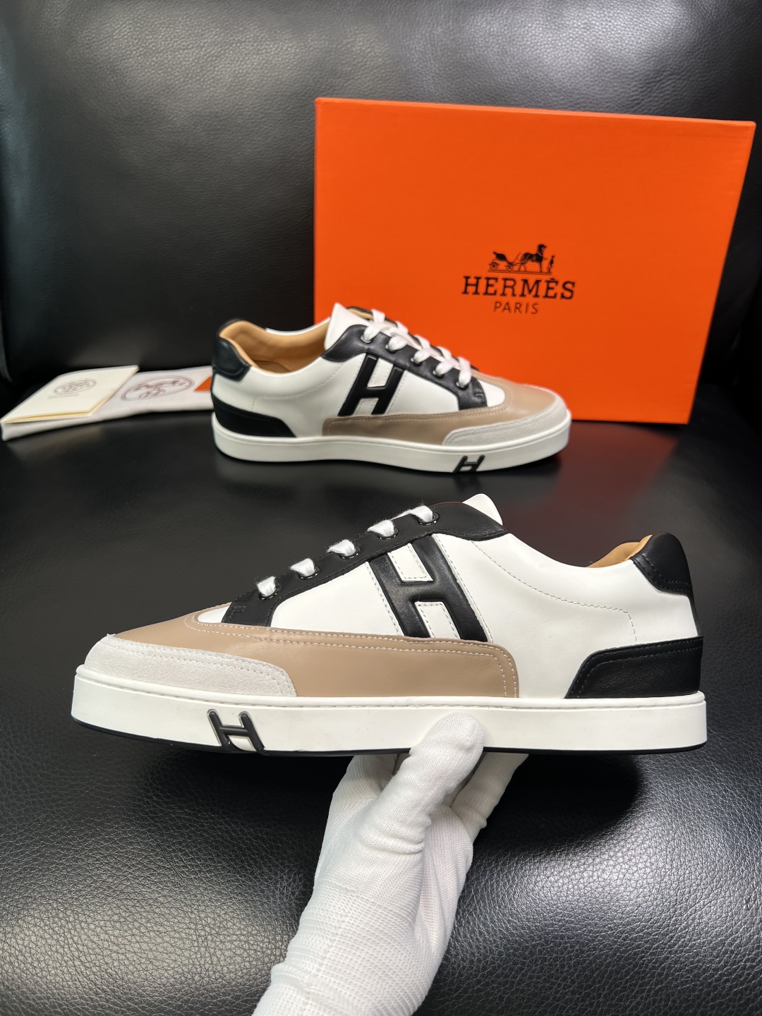 Hermes 高品质 顶级工艺品 爱马仕 专柜同步发售原厂配置，意大利进口原版牛皮面料，高品质拼接工艺，