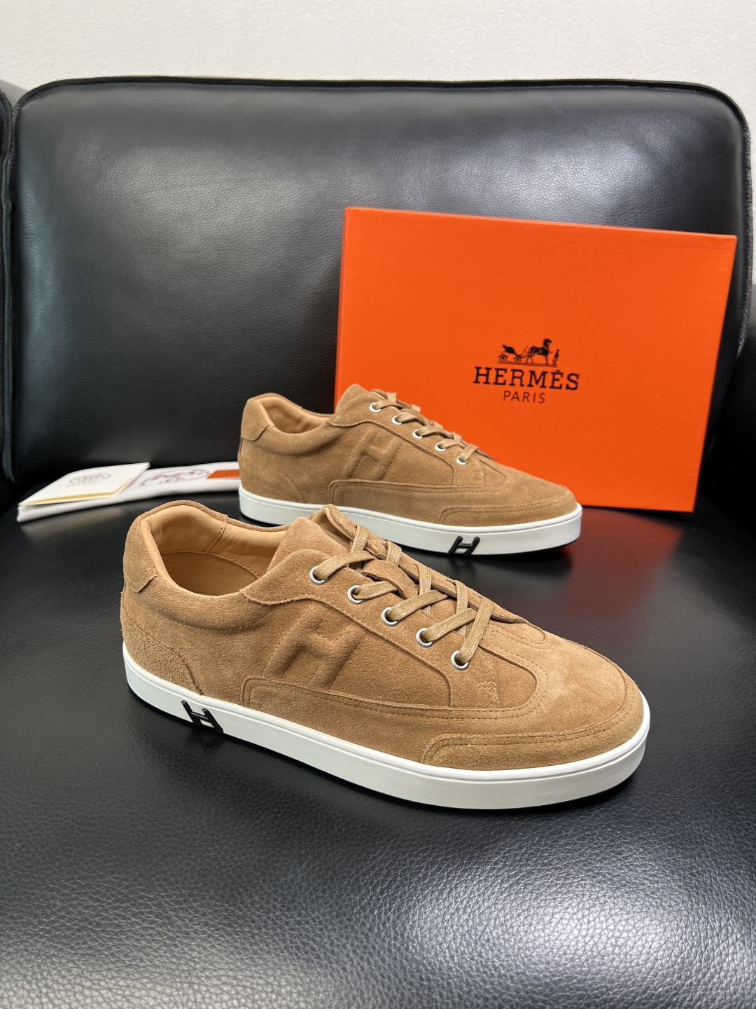 NO:704794,Hermes high-quality top crafts Hermès counters sell original configuration simultaneously, original cowhide fabrics imported from Italy, high-quality splicing technology, fully imported water-dyed cowhide linings, original soles specially provided by the factory and super comfortable, original factory and single goods are welcome to compare, code number 38-44 (customized 45), hermes, hermes, cowhide19860909Hermes 高品质 顶级工艺品 爱马仕 专柜同步发售原厂配置,意大利进口原版牛皮面料,高品质拼接工艺,全进口水染牛皮里垫,鞋底原厂特供原版底超级舒适,原厂跟单货欢迎对比,码数 38-44（ 订做 45）,,hermes,hermes,cowhide,Men's shoes